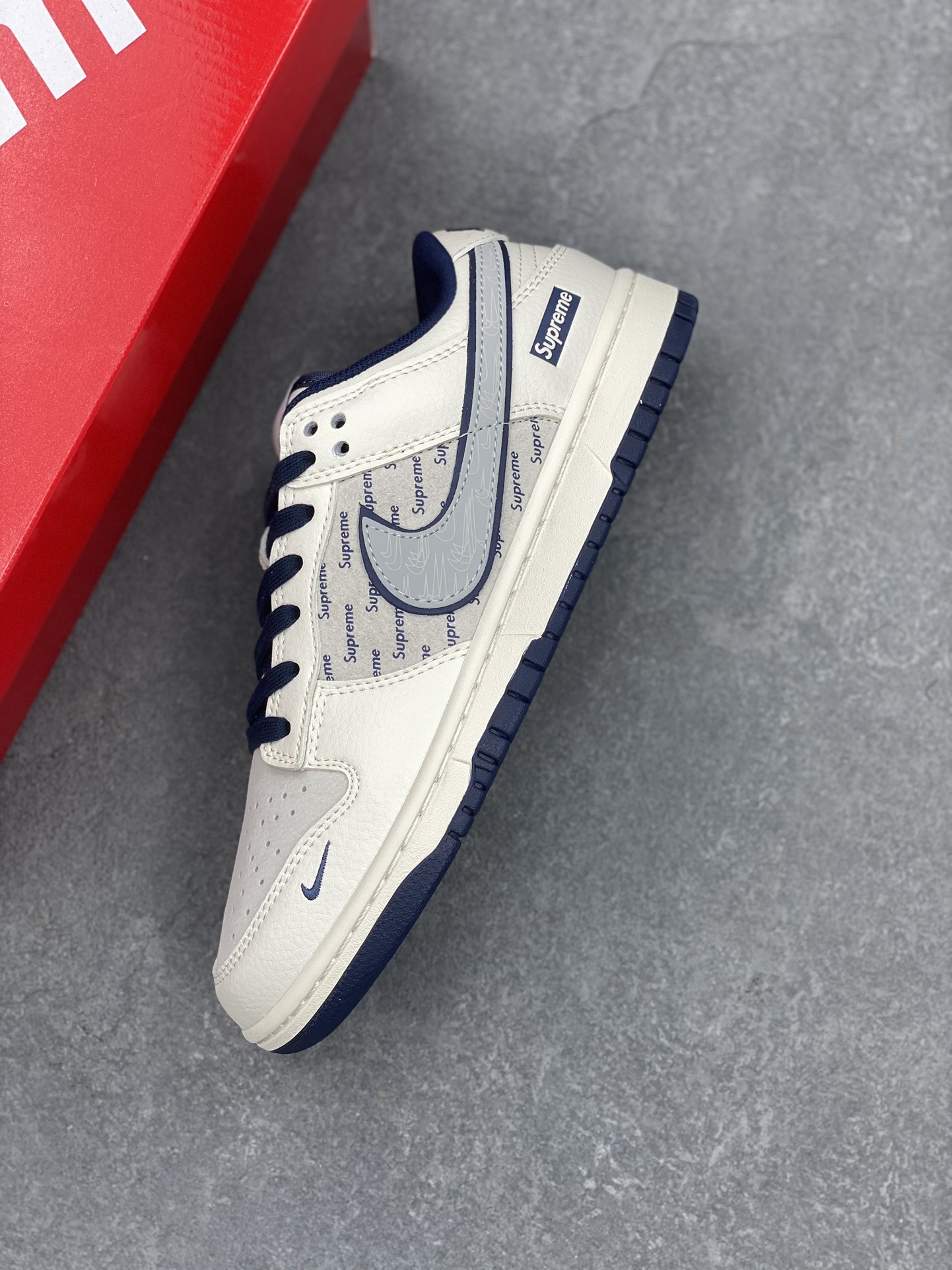 Nike SB Dunk Low Supreme Collab White/Navy Low-Top Skateboarding Shoes 8 i1731085787 8785 2