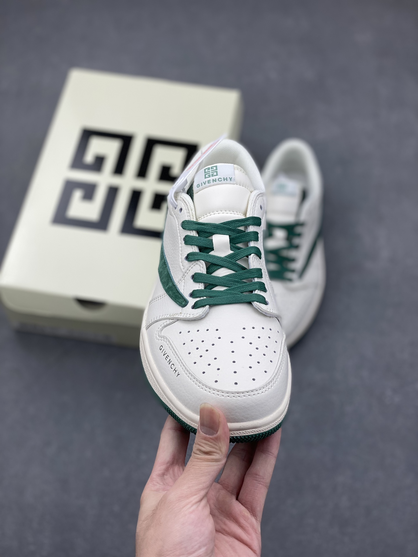 Travis Scott x Fragment Design x Air Jordan 1 Low OG SP Sneakers 2 i1731086623 2821 2