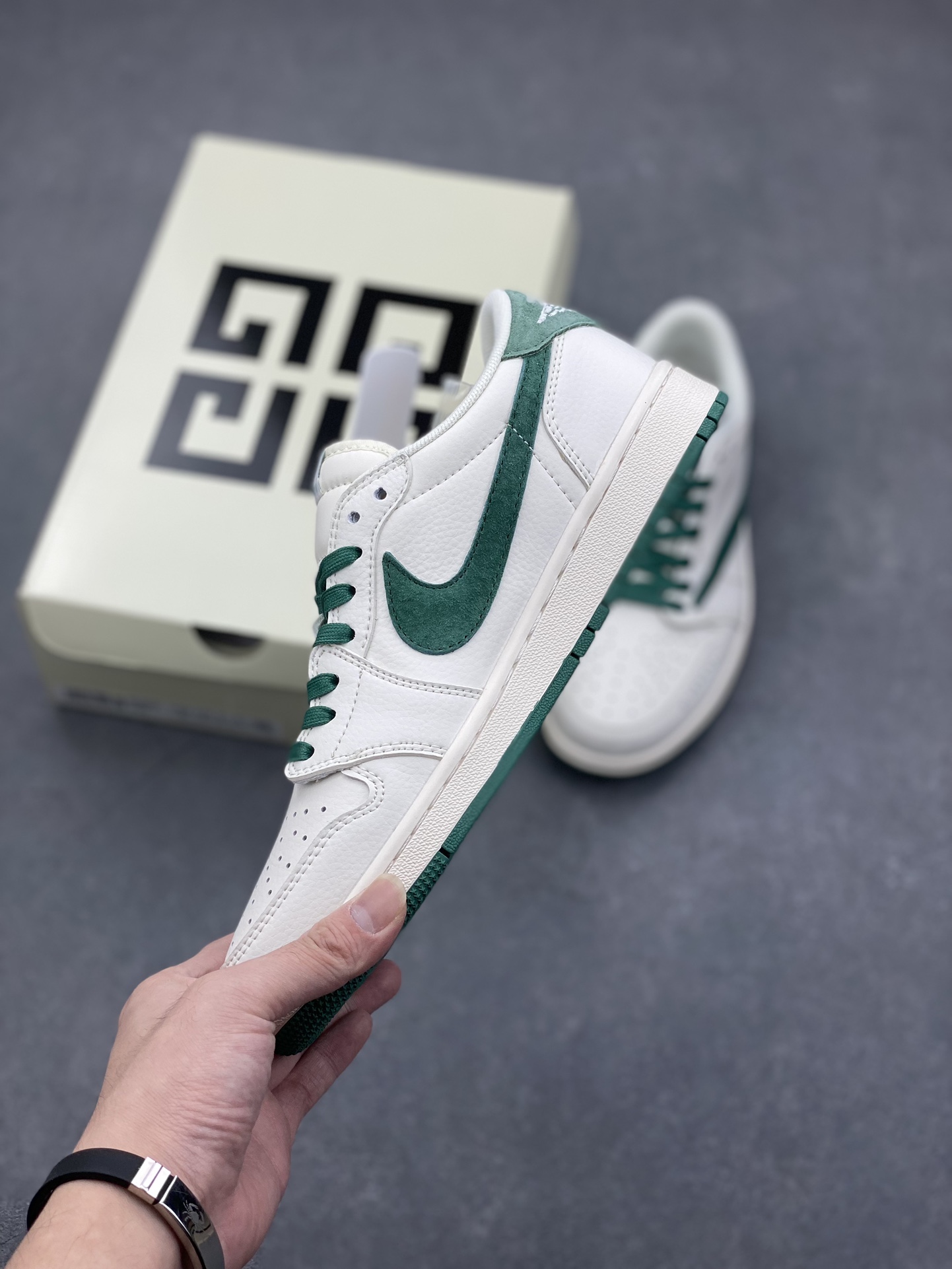 Travis Scott x Fragment Design x Air Jordan 1 Low OG SP Sneakers 3 i1731086623 3052 5
