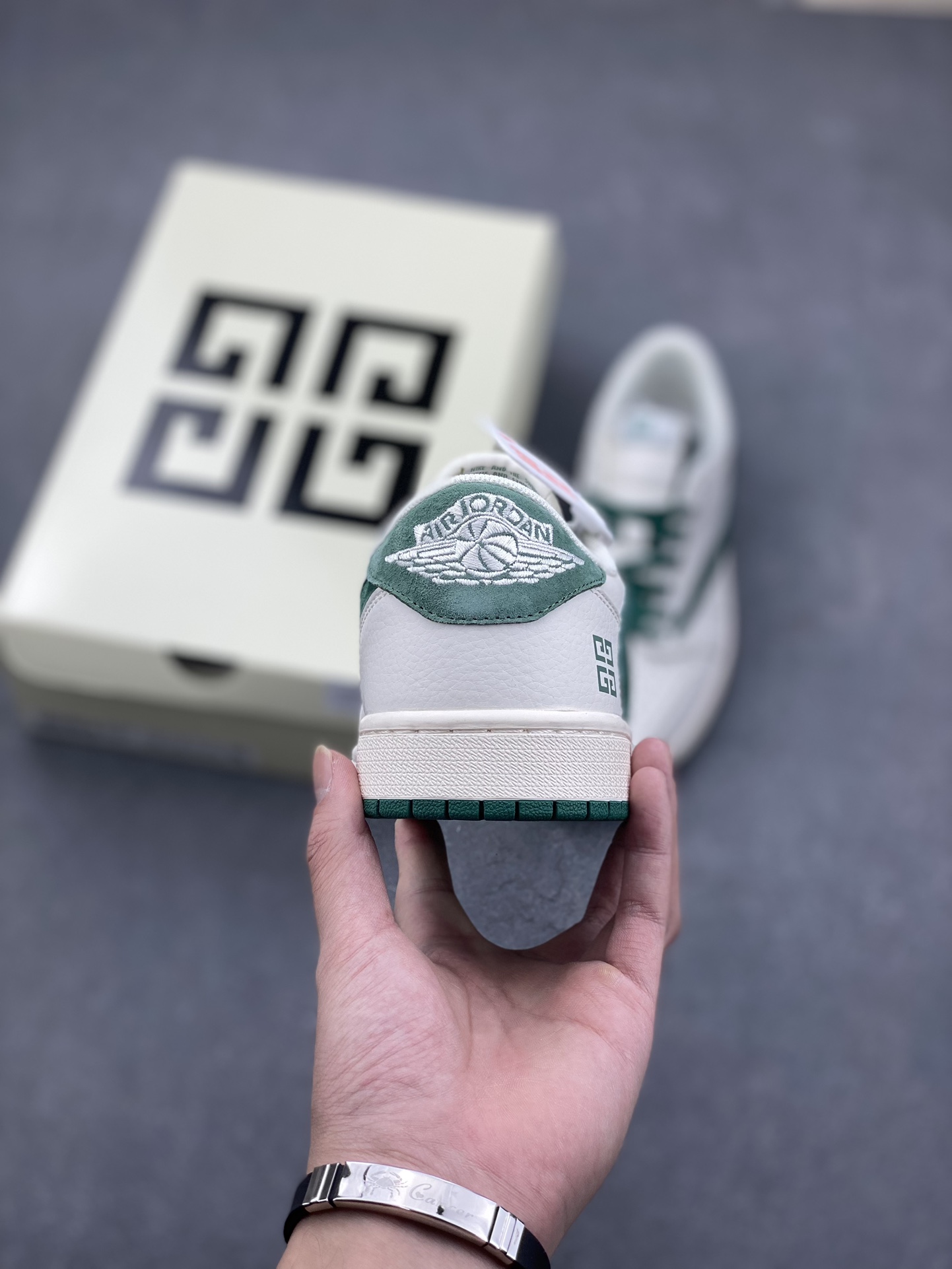 Travis Scott x Fragment Design x Air Jordan 1 Low OG SP Sneakers 4 i1731086623 4878 0