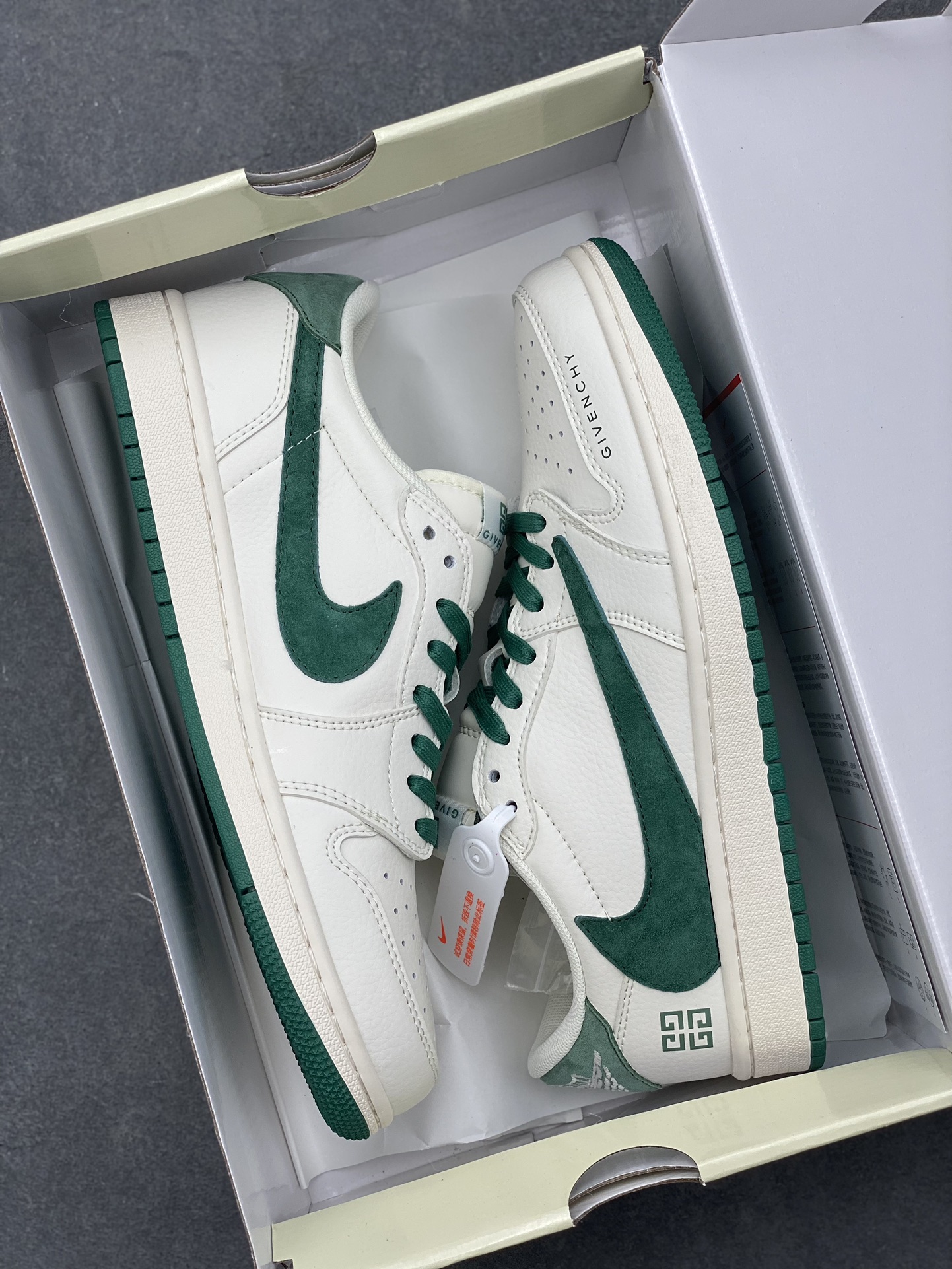 Travis Scott x Fragment Design x Air Jordan 1 Low OG SP Sneakers 9 i1731086778 4996 0