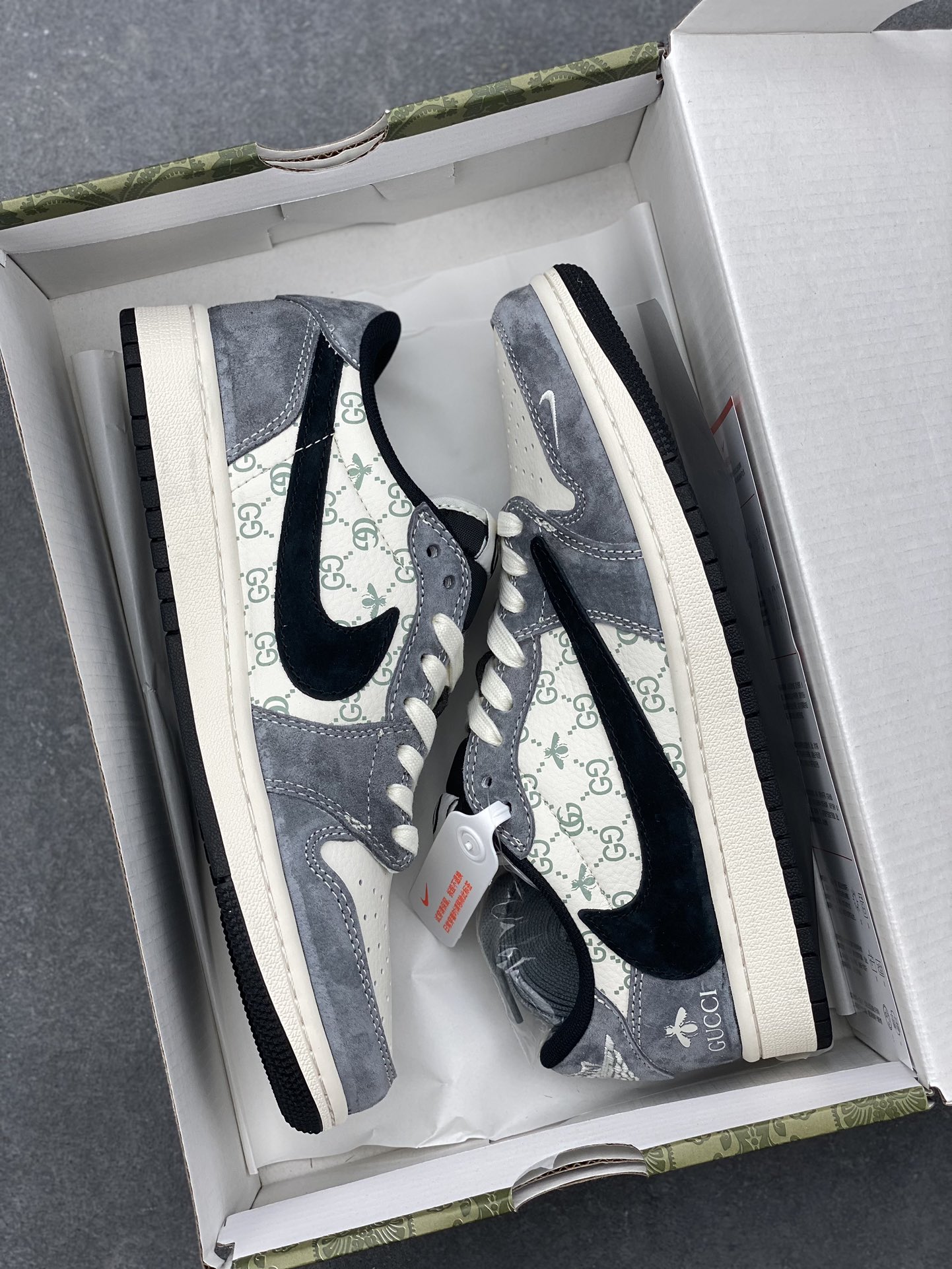 Travis Scott x Fragment Design x Gucci Air Jordan 1 Low OG Sneakers 10 i1731087215 6406 3