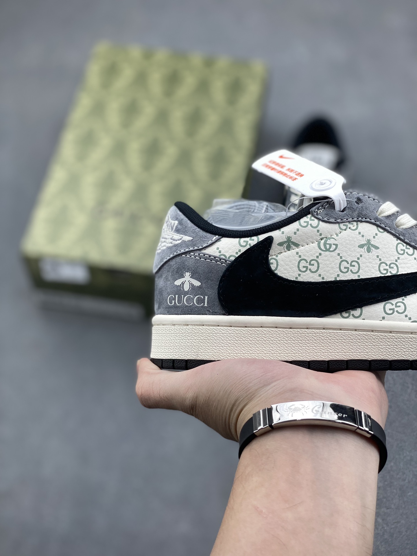 Travis Scott x Fragment Design x Gucci Air Jordan 1 Low OG Sneakers 6 i1731087215 9470 0