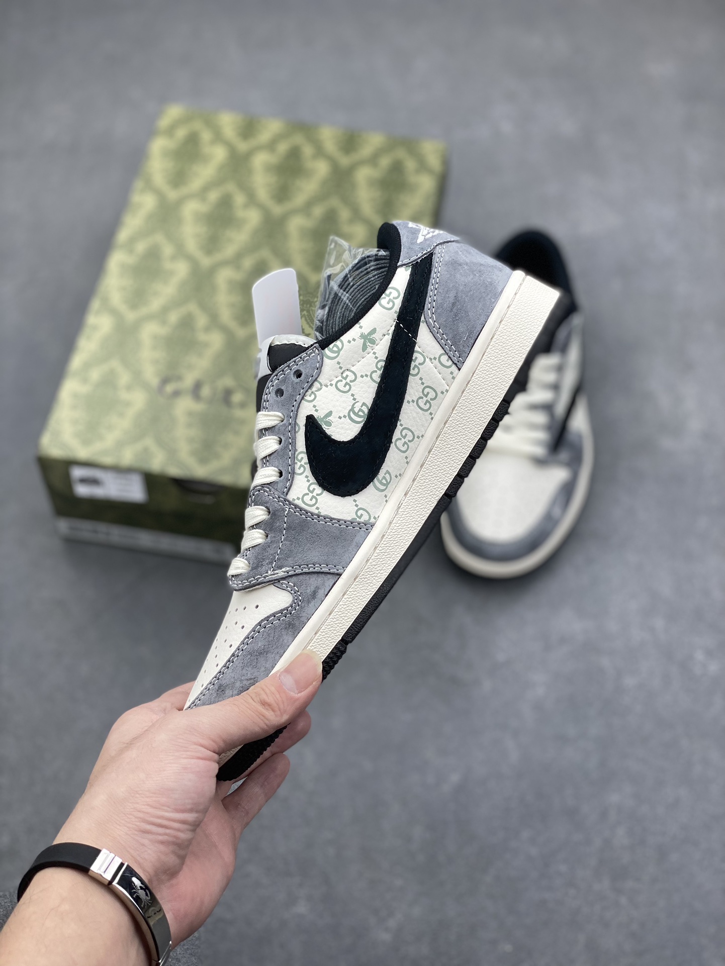 Travis Scott x Fragment Design x Gucci Air Jordan 1 Low OG Sneakers 4 i1731087216 3141 8
