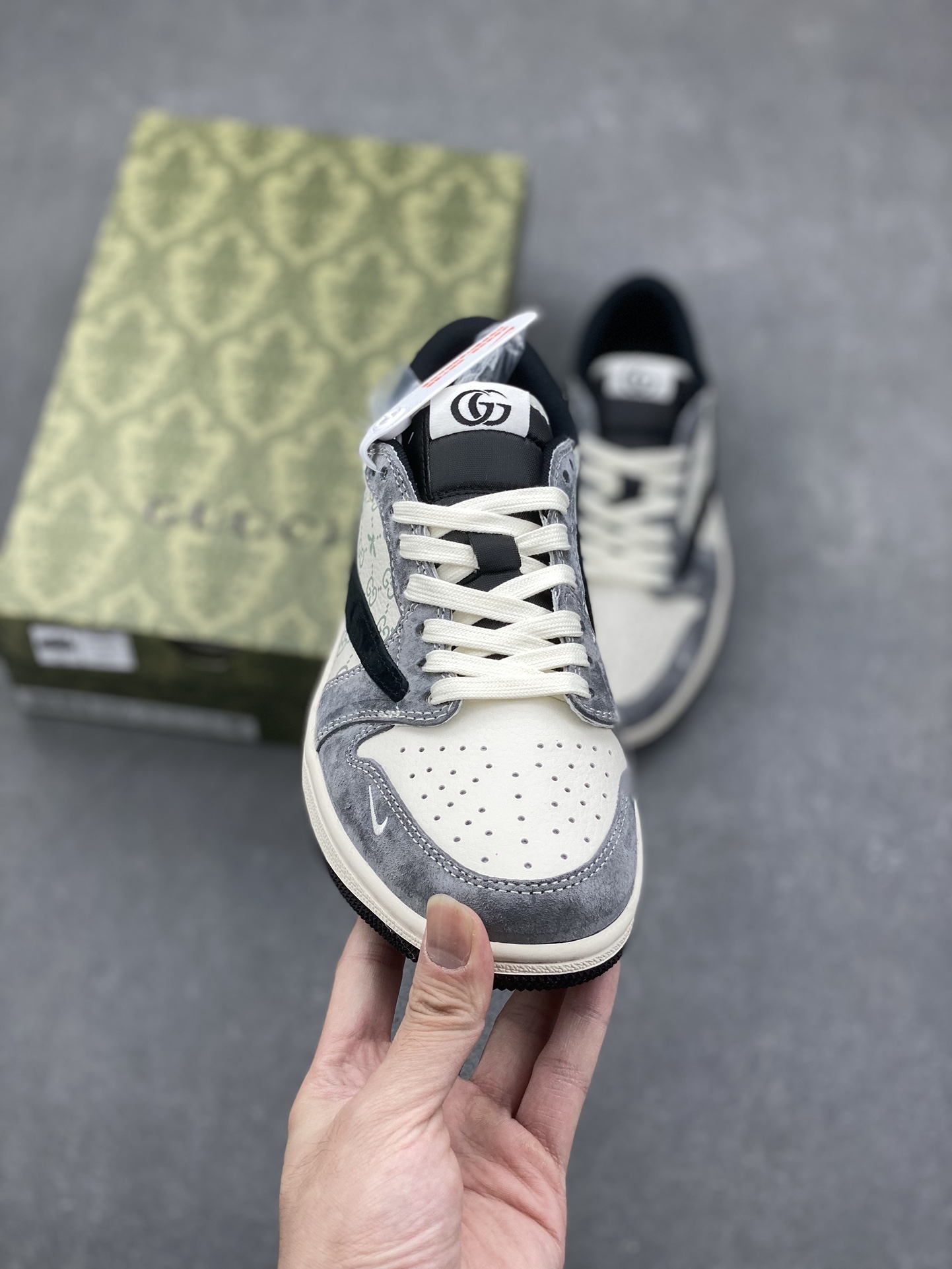 Travis Scott x Fragment Design x Gucci Air Jordan 1 Low OG Sneakers 3 i1731087216 8507 5