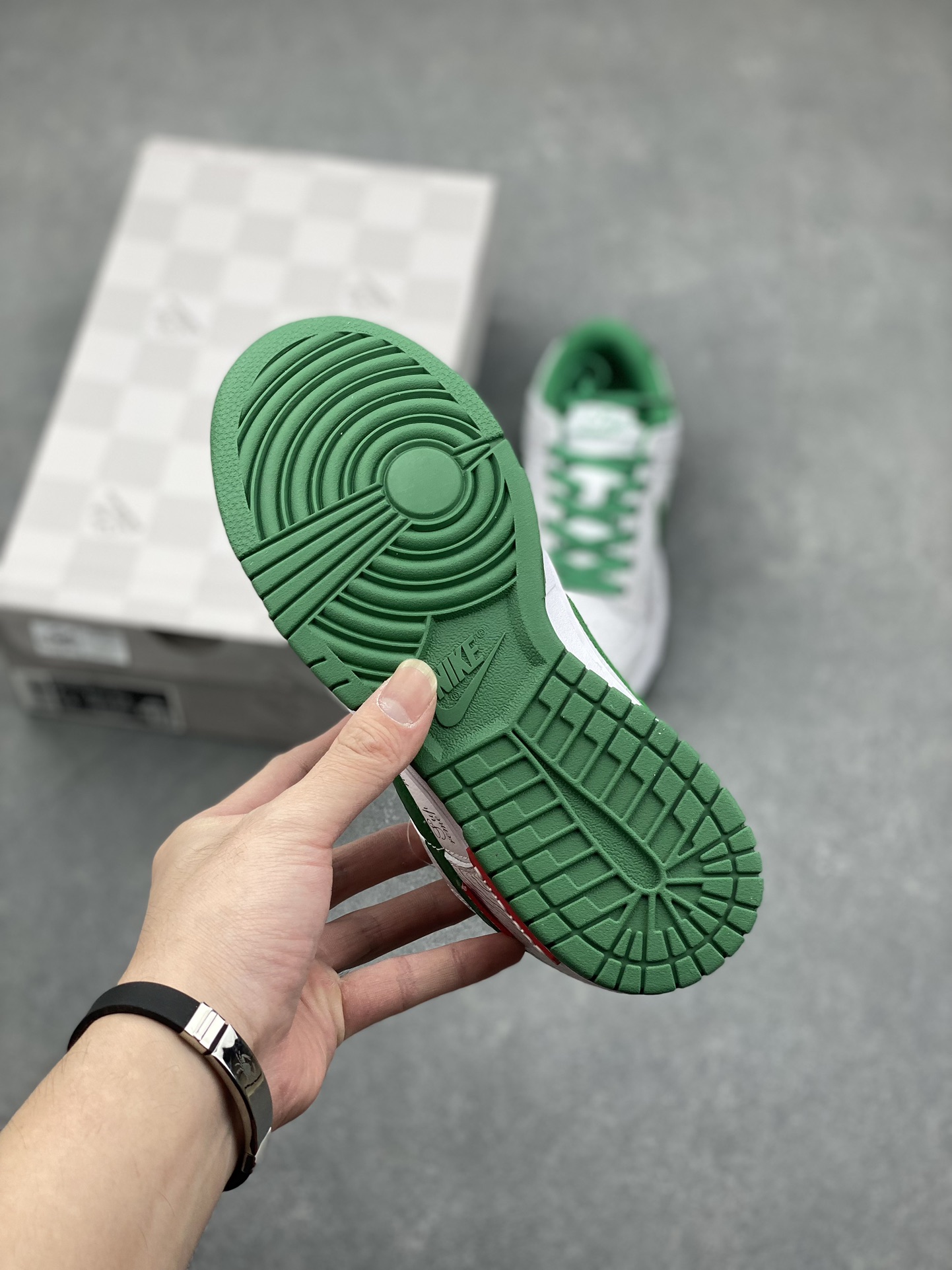Nike Dunk Low Supreme Collaboration: White & Green Street Style Skate Shoes 6 i1731357450 654 0