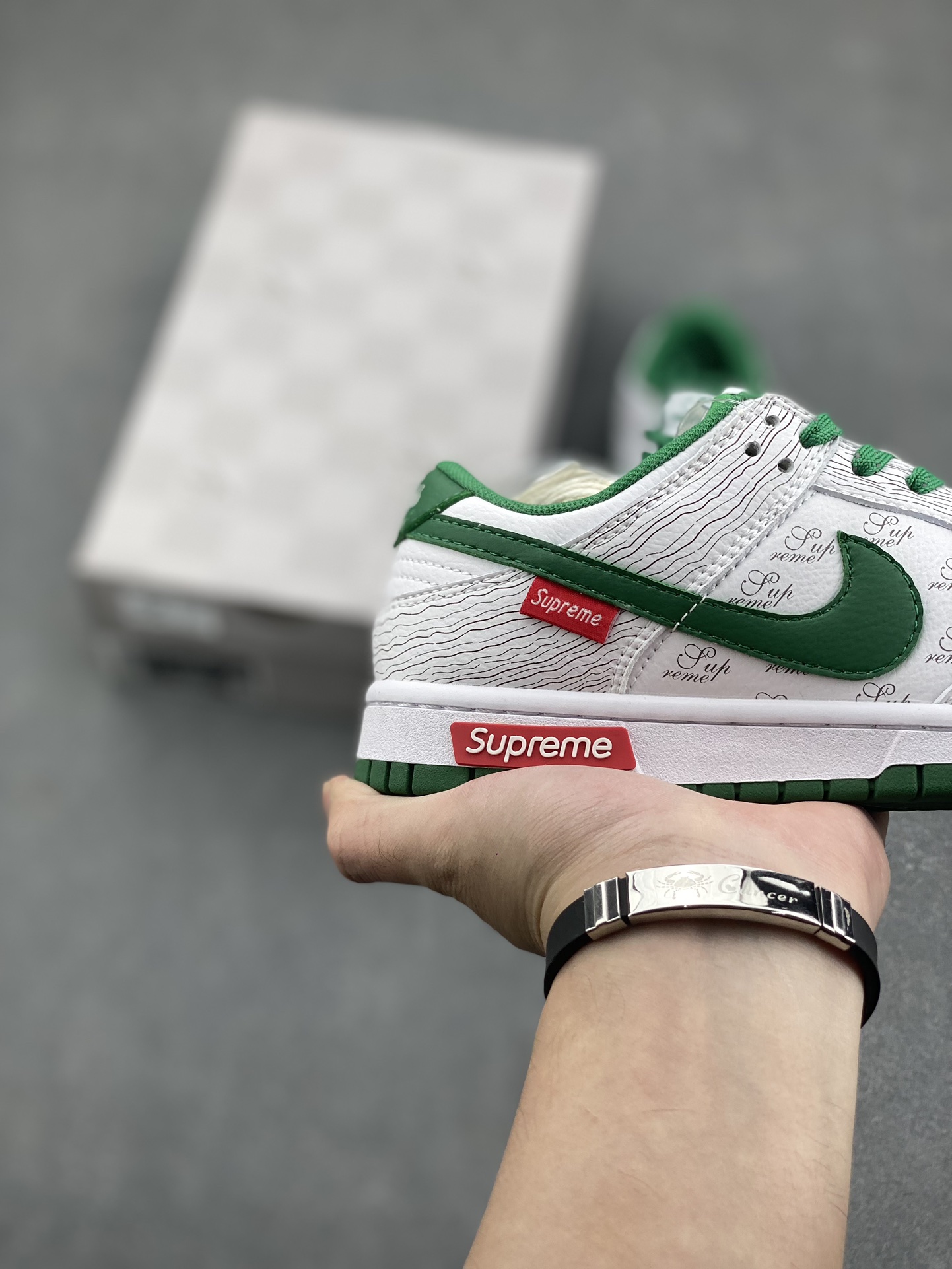 Nike Dunk Low Supreme Collaboration: White & Green Street Style Skate Shoes 5 i1731357450 7596 4