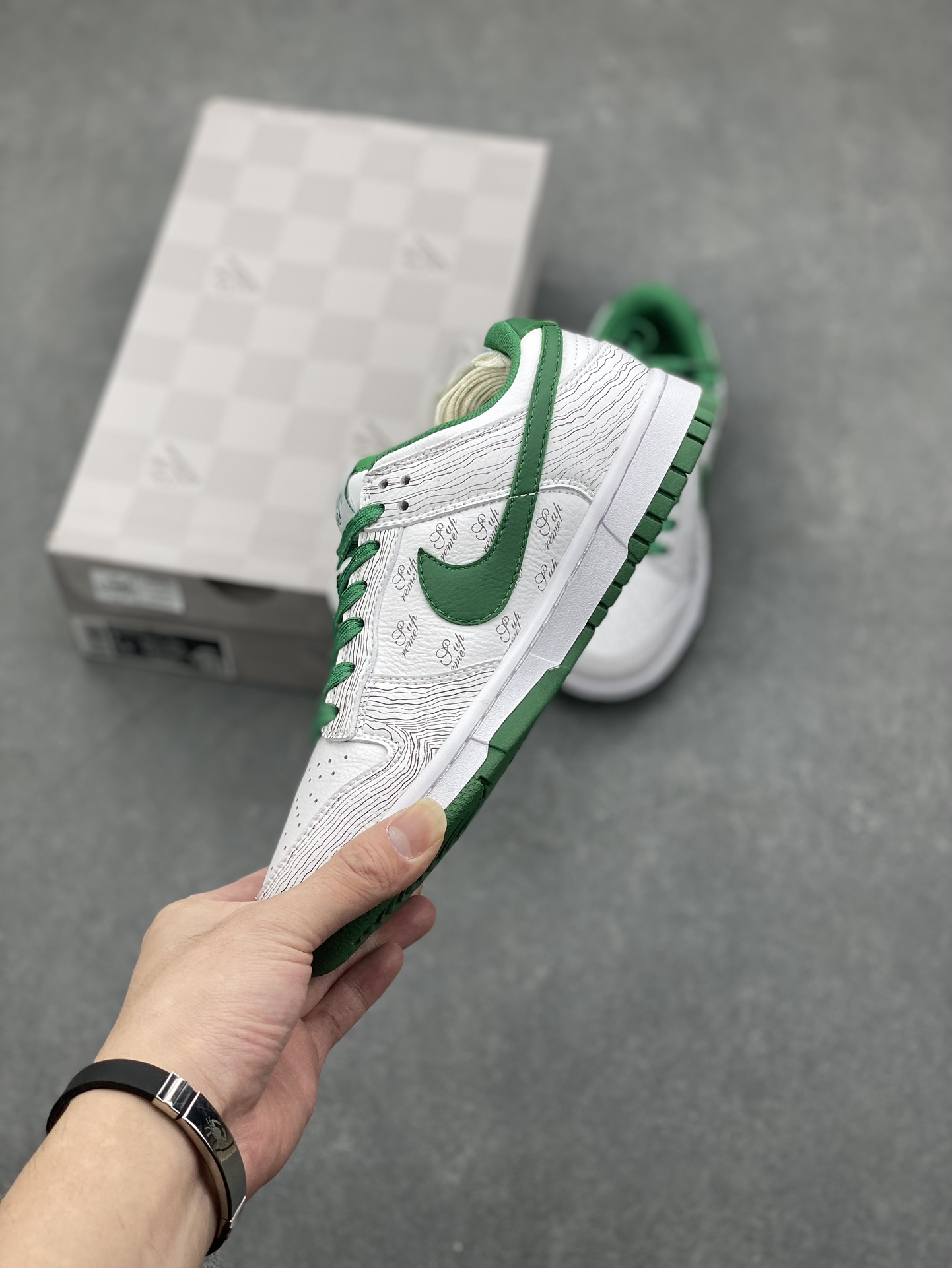 Nike Dunk Low Supreme Collaboration: White & Green Street Style Skate Shoes 3 i1731357450 8979 3