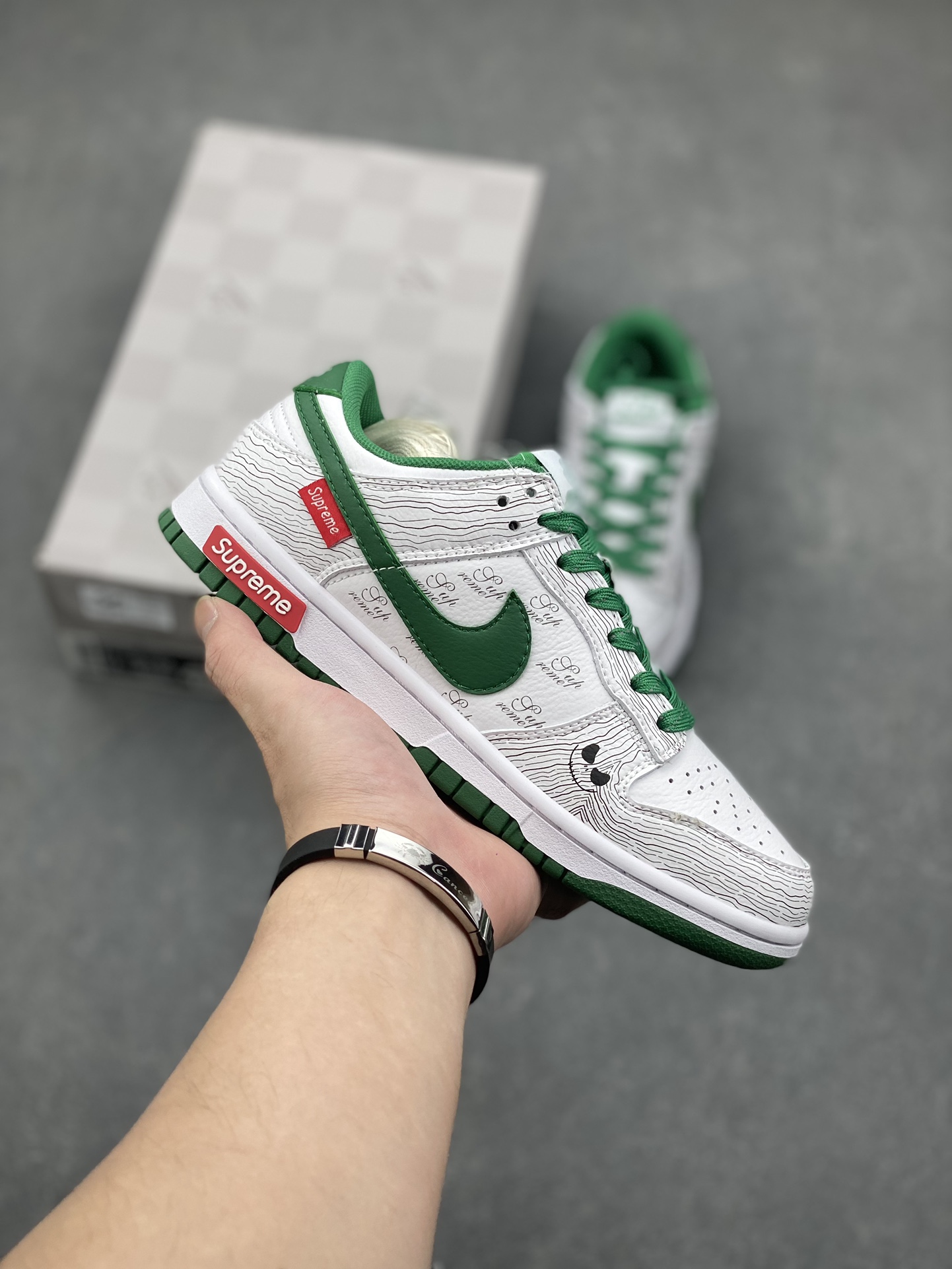 Nike Dunk Low Supreme Collaboration: White & Green Street Style Skate Shoes 1 i1731357450 9112 7
