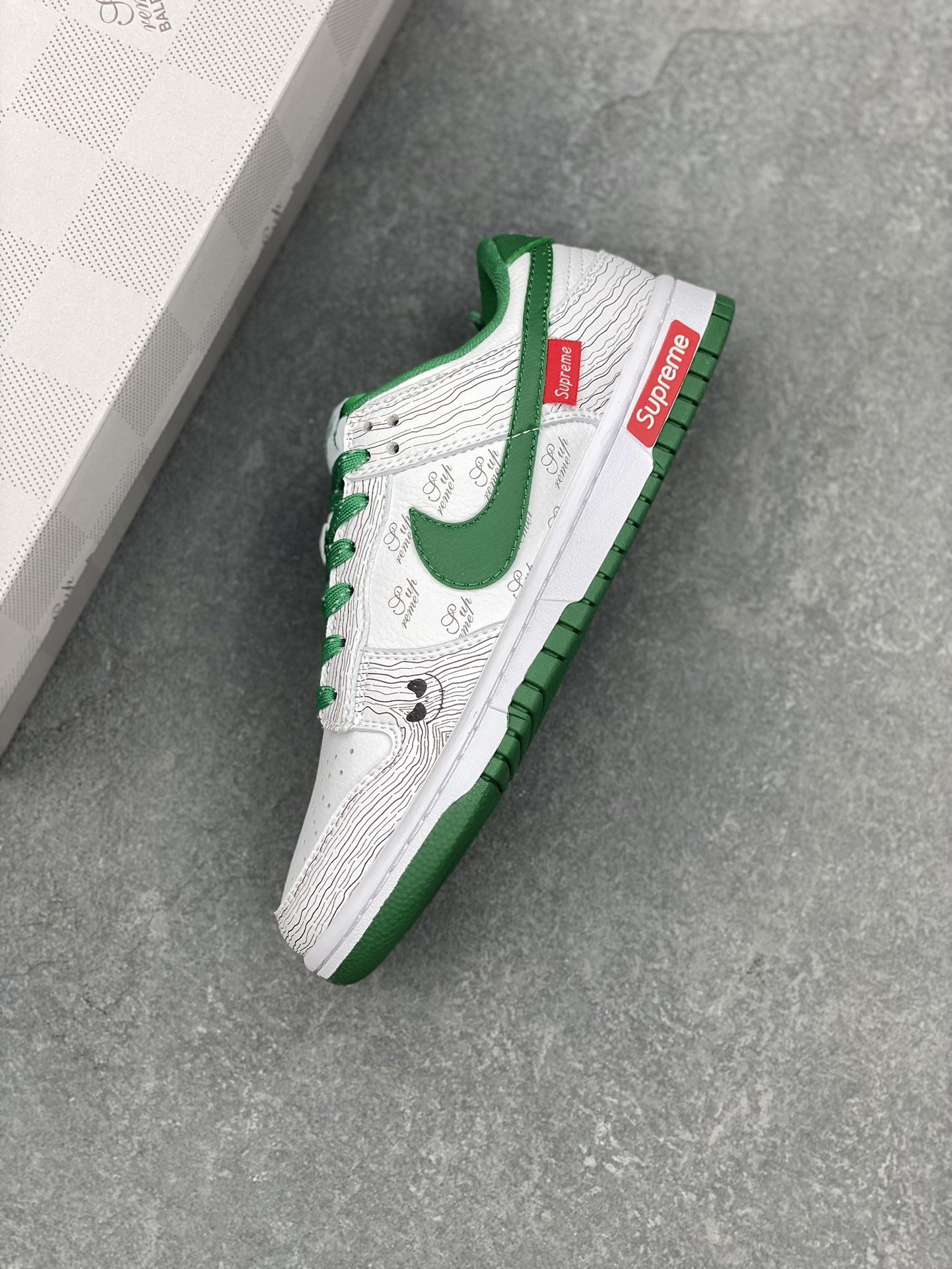 Nike Dunk Low Supreme Collaboration: White & Green Street Style Skate Shoes 7 i1731357450 9751 2