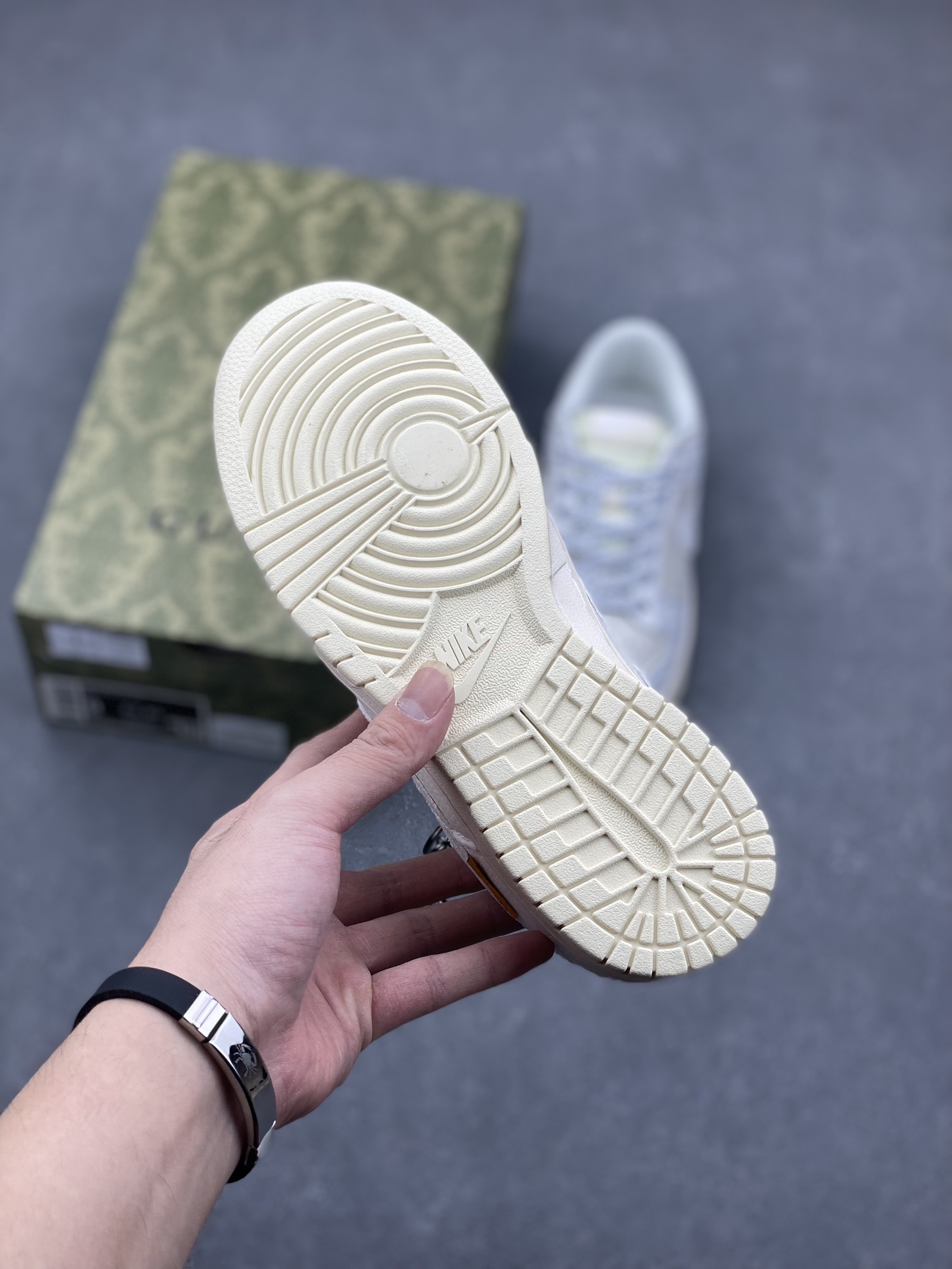 Nike SB Dunk Low "Gucci Collab" White Silver Sneakers - Anniversary Edition 7 i1731357518 3115 2
