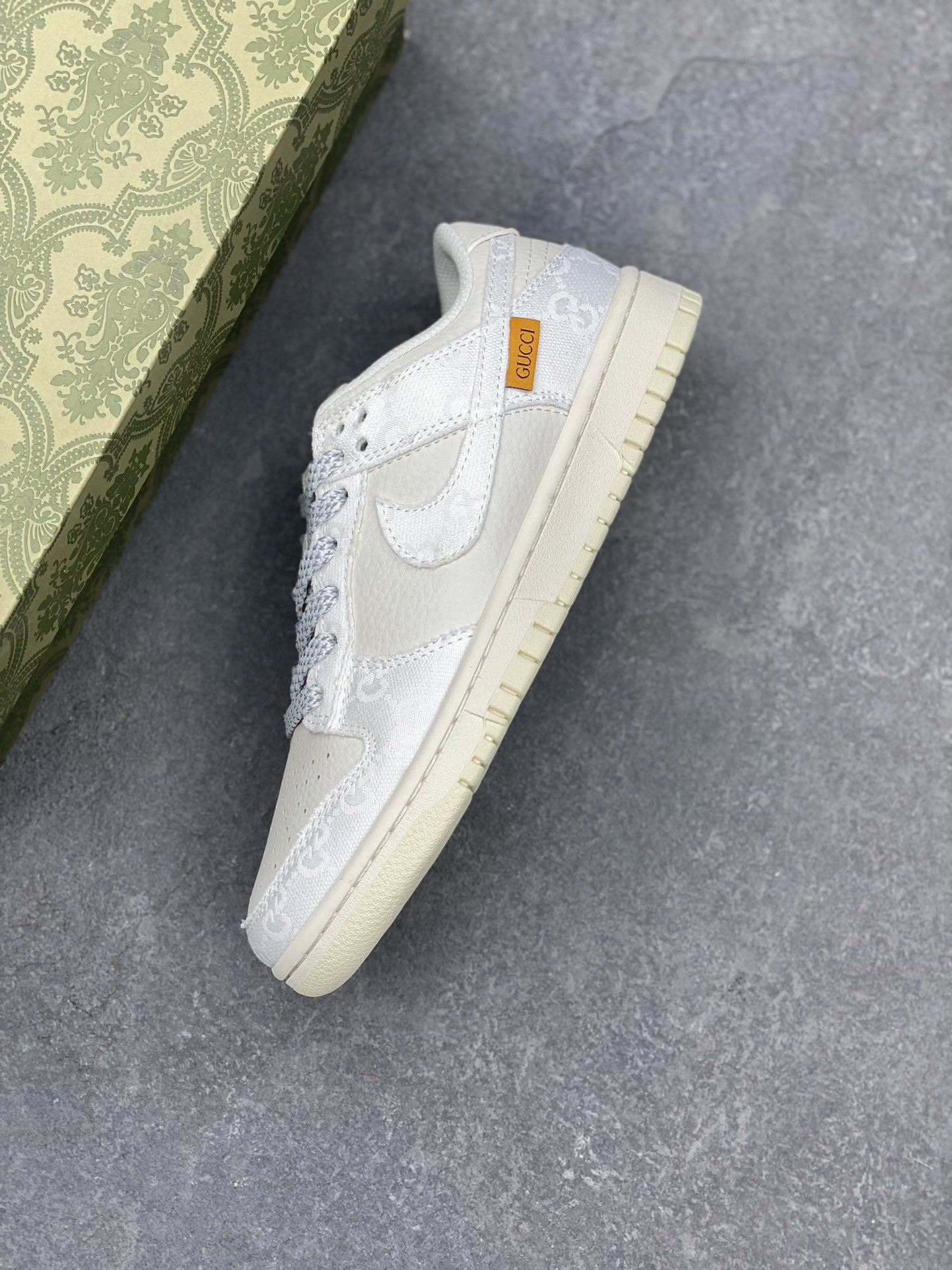 Nike SB Dunk Low "Gucci Collab" White Silver Sneakers - Anniversary Edition 8 i1731357518 3124 4