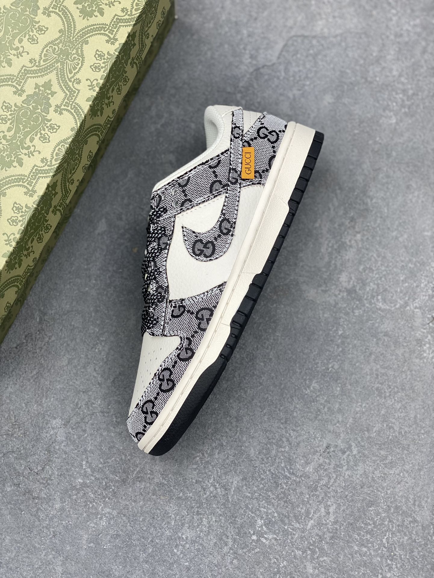 Nike SB Dunk Low "Gucci" Grey Pattern Anniversary Custom Sneakers 8 i1731437881 9305 7
