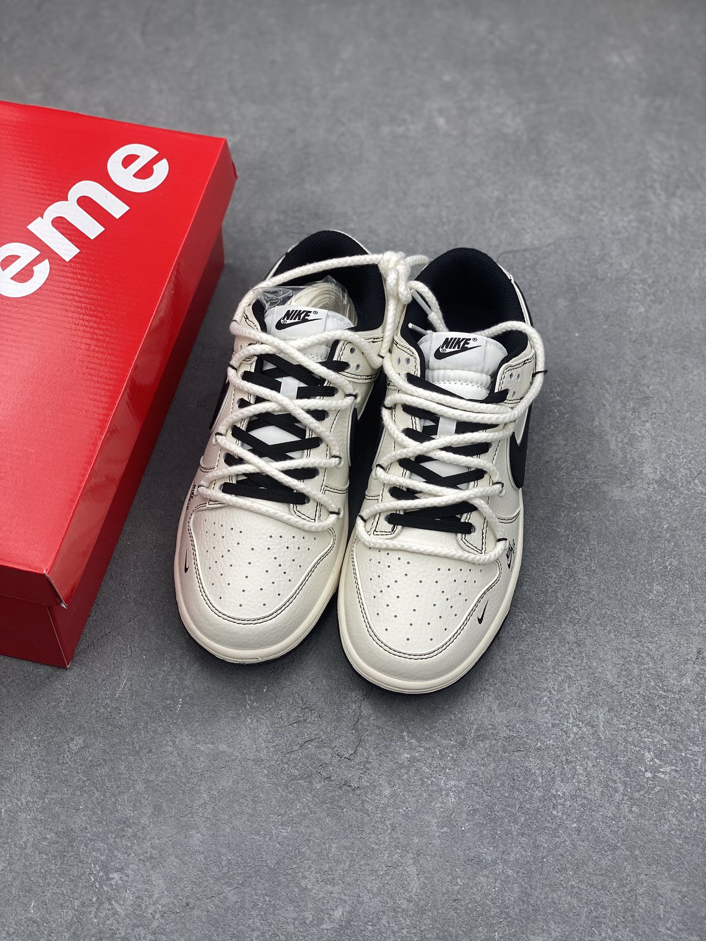 Nike SB Dunk Low Supreme Collab Sneakers Cream/Black, Casual Skate Shoes 8 i1731517947 4038 2
