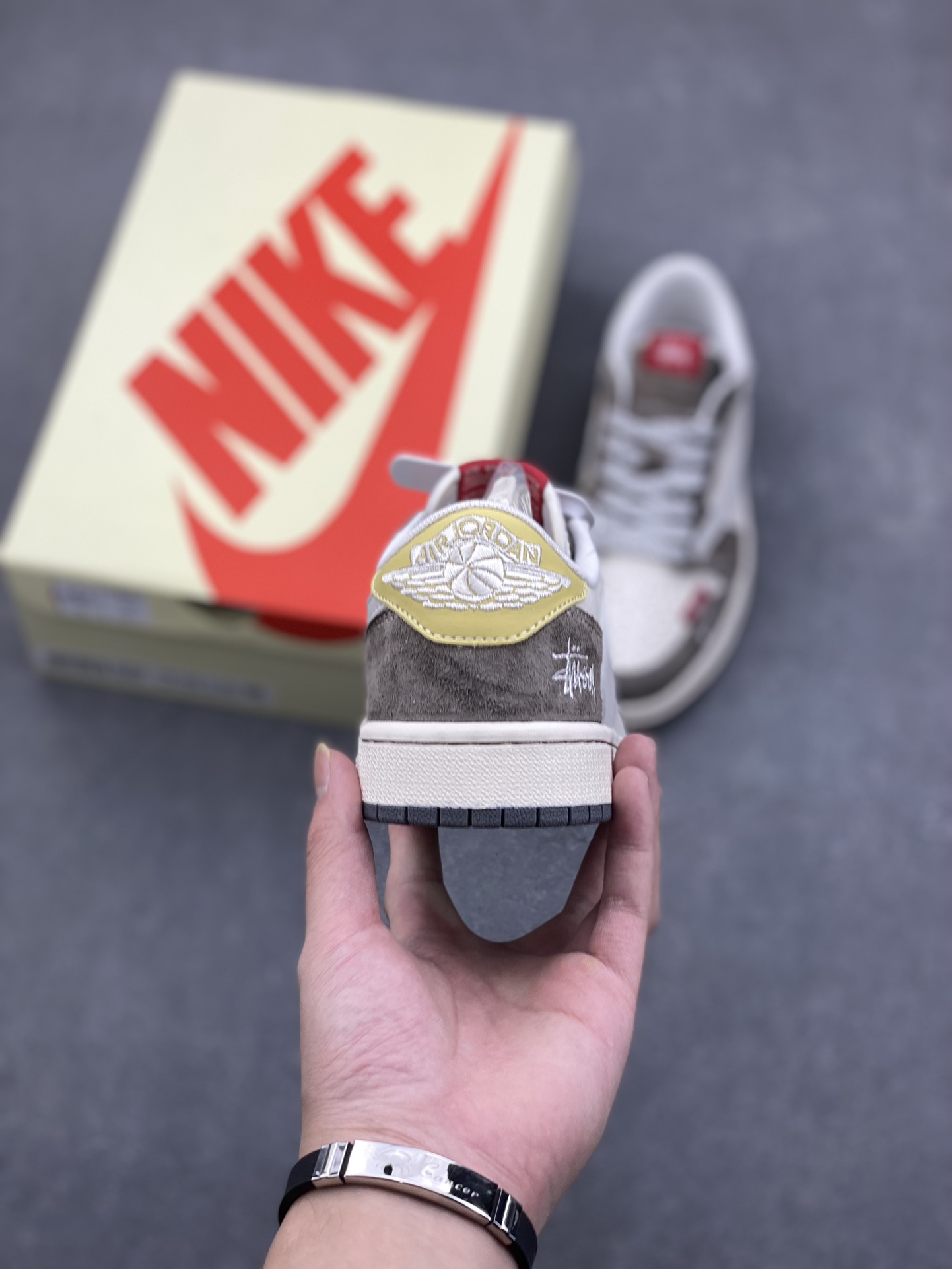 Travis Scott x Fragment Design x Jordan 1 Low Stussy Collab Sneakers 4 i1731603336 5296 8