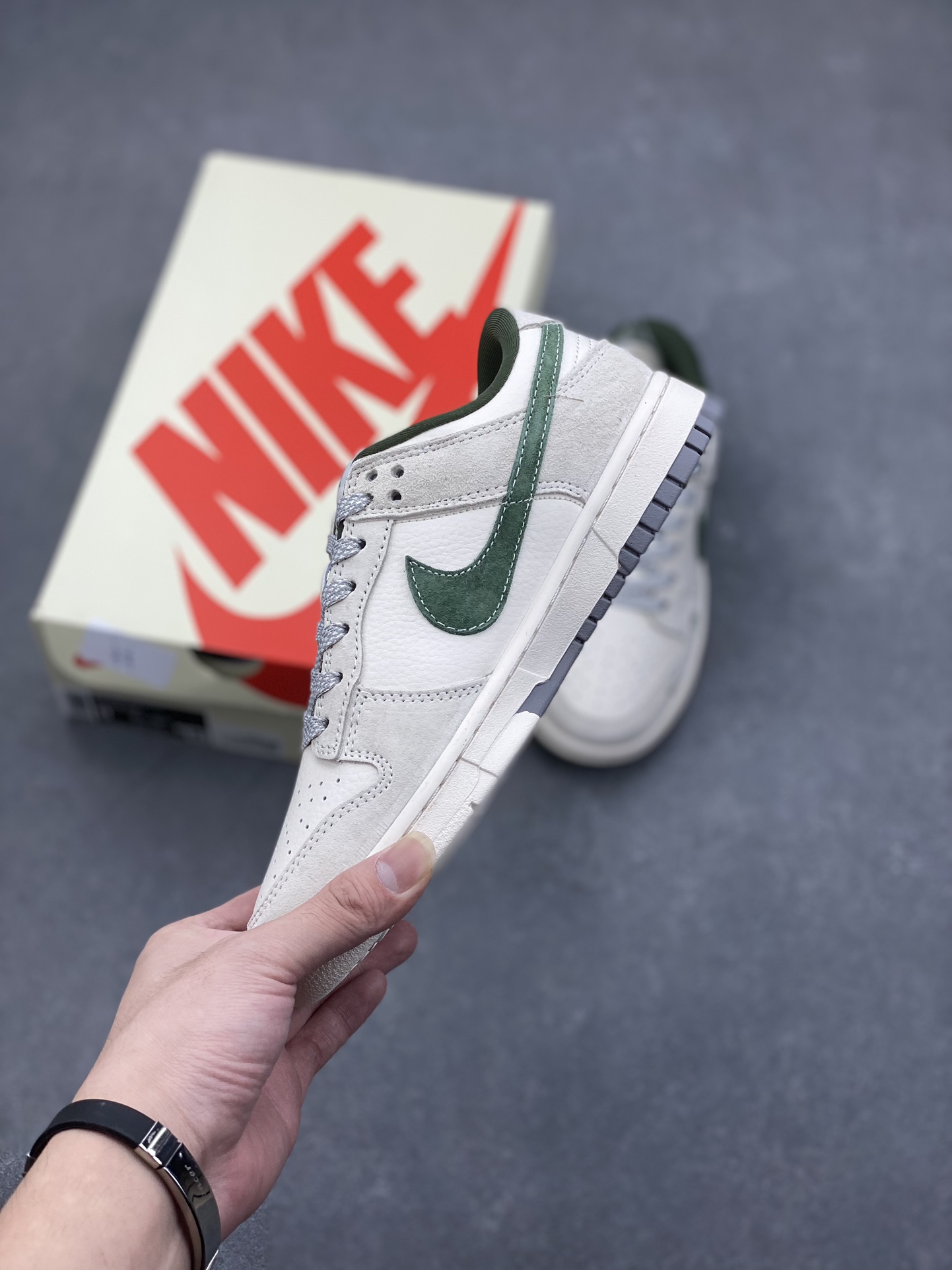 Nike SB Dunk Low Supreme x Stussy Collab Sneakers - White/Green, All Sizes 4 i1731689836 3170 1