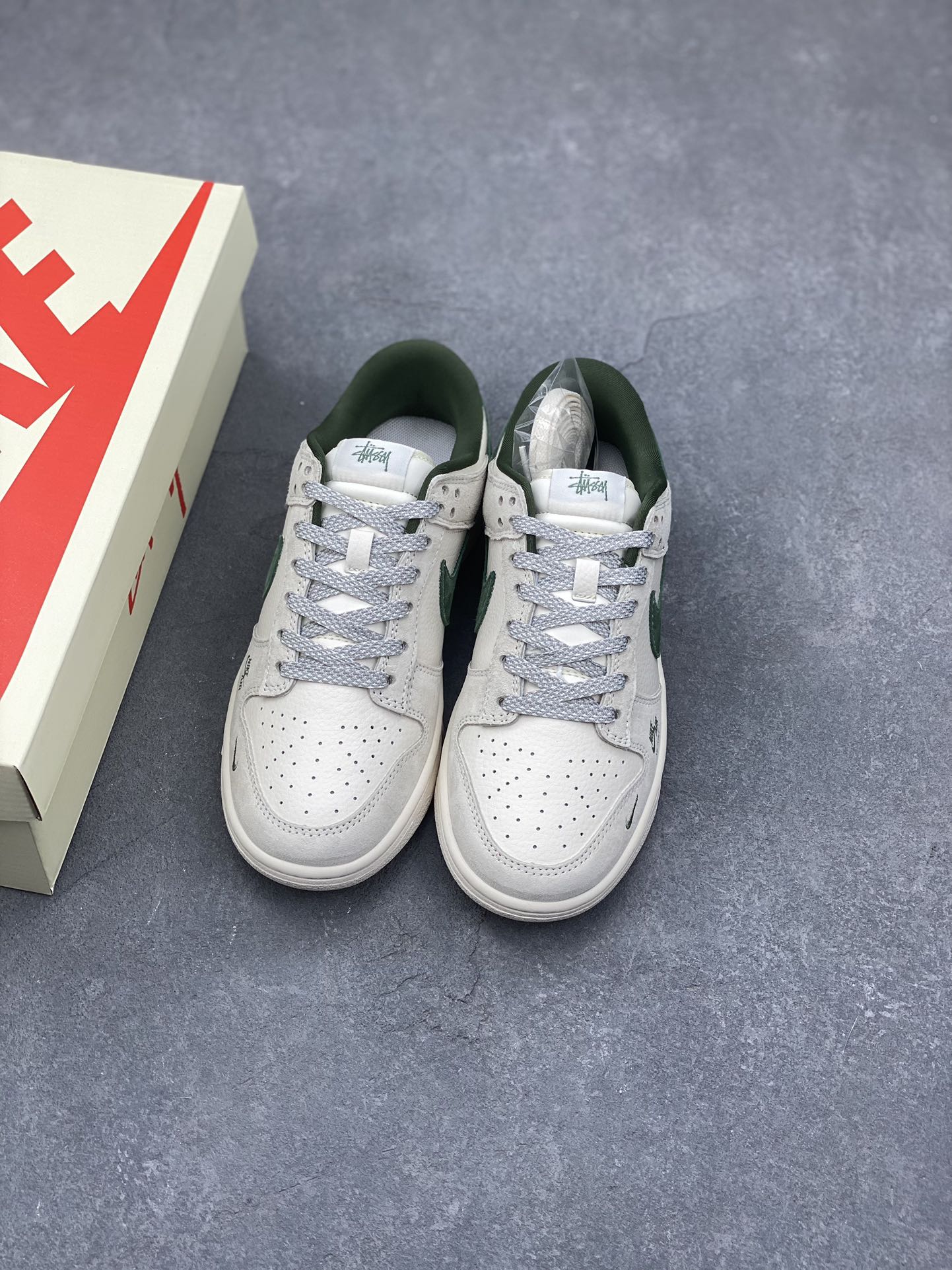 Nike SB Dunk Low Supreme x Stussy Collab Sneakers - White/Green, All Sizes 9 i1731689837 9482 6