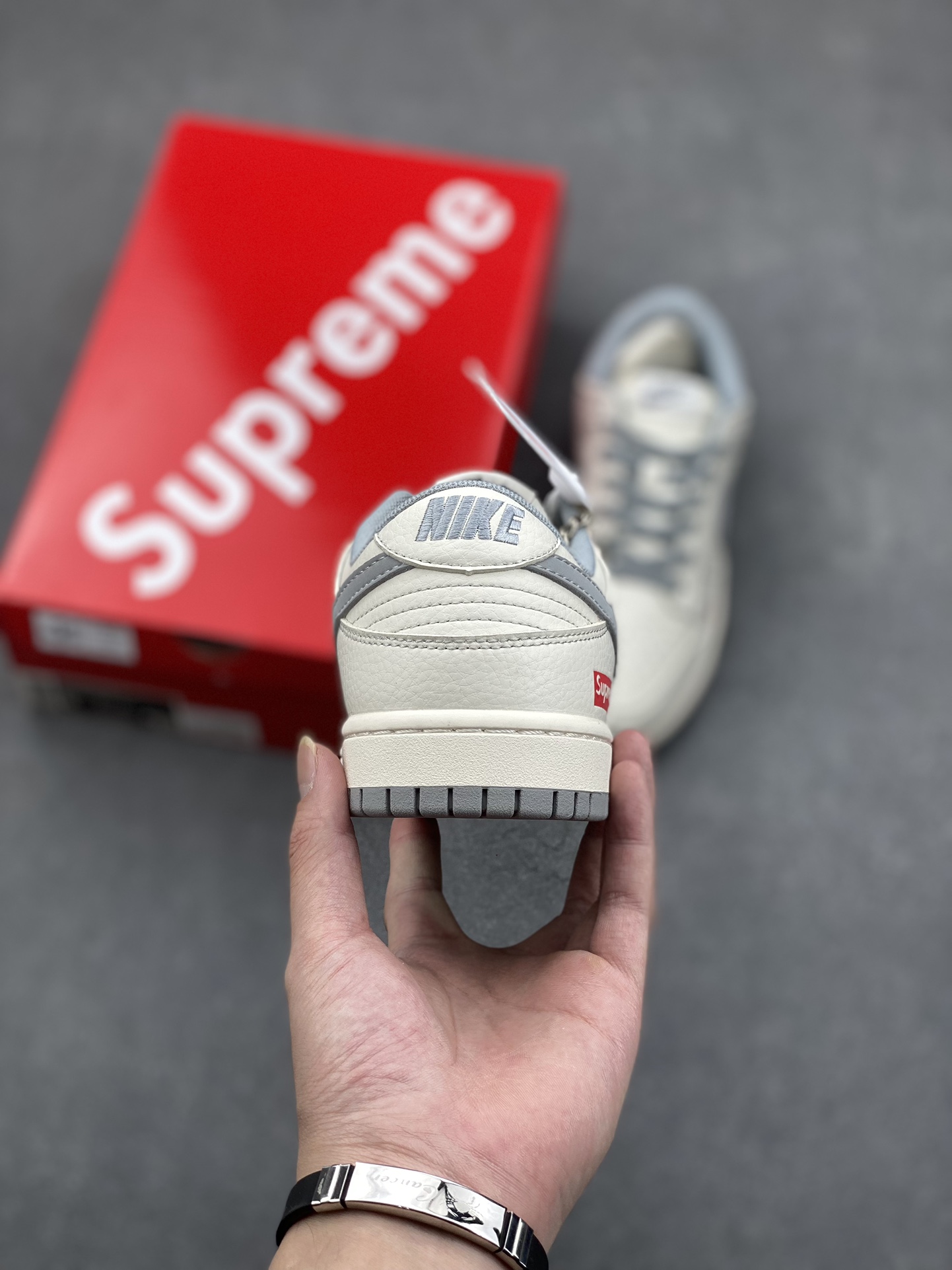 Nike SB Dunk Low Supreme Collab White/Grey, Anniversary Edition 5 i1731689947 3680 5