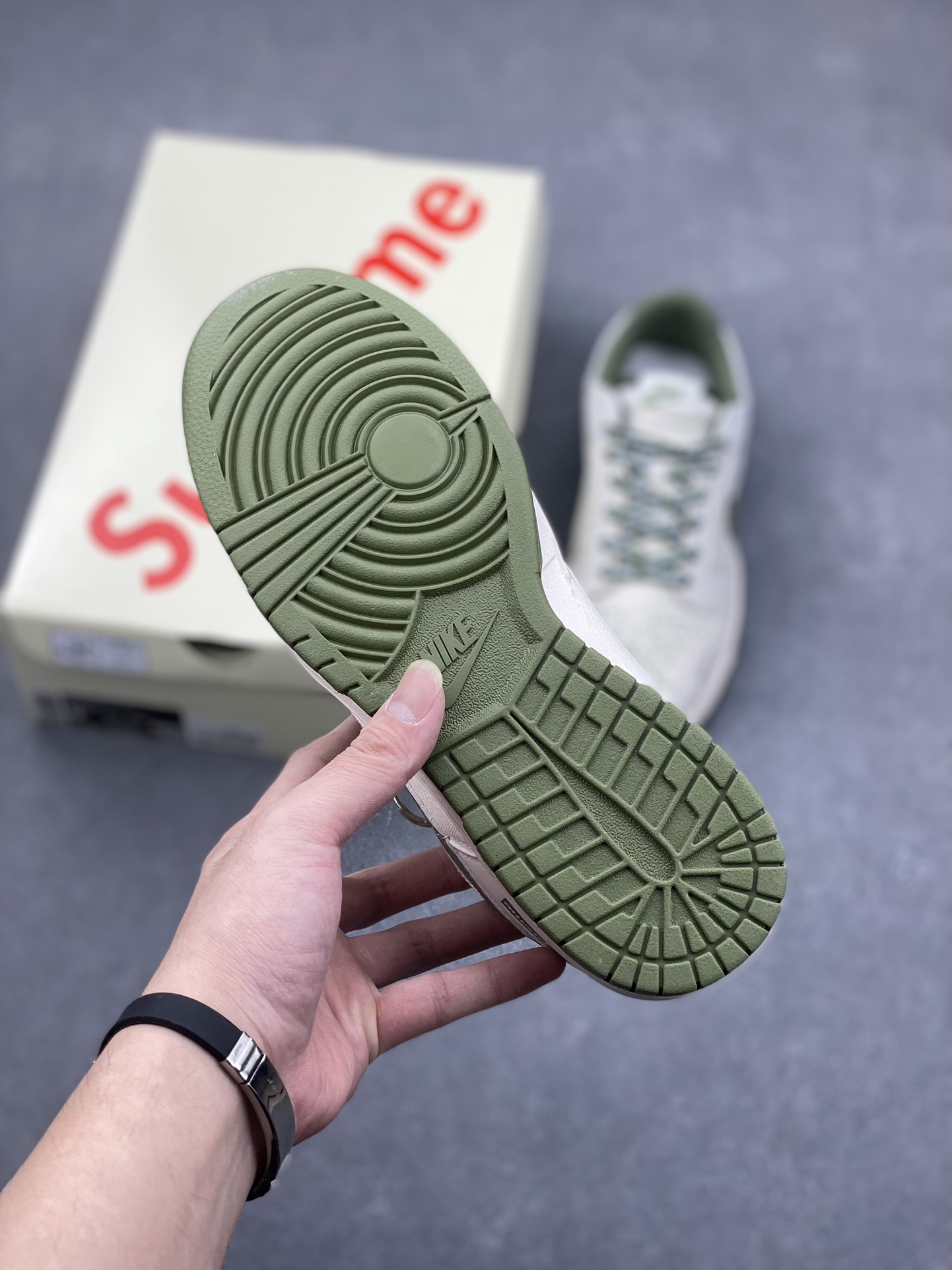 Nike SB Dunk Low Supreme Sneakers - Military Green Canvas Limited Edition 6 i1731948880 4004 4