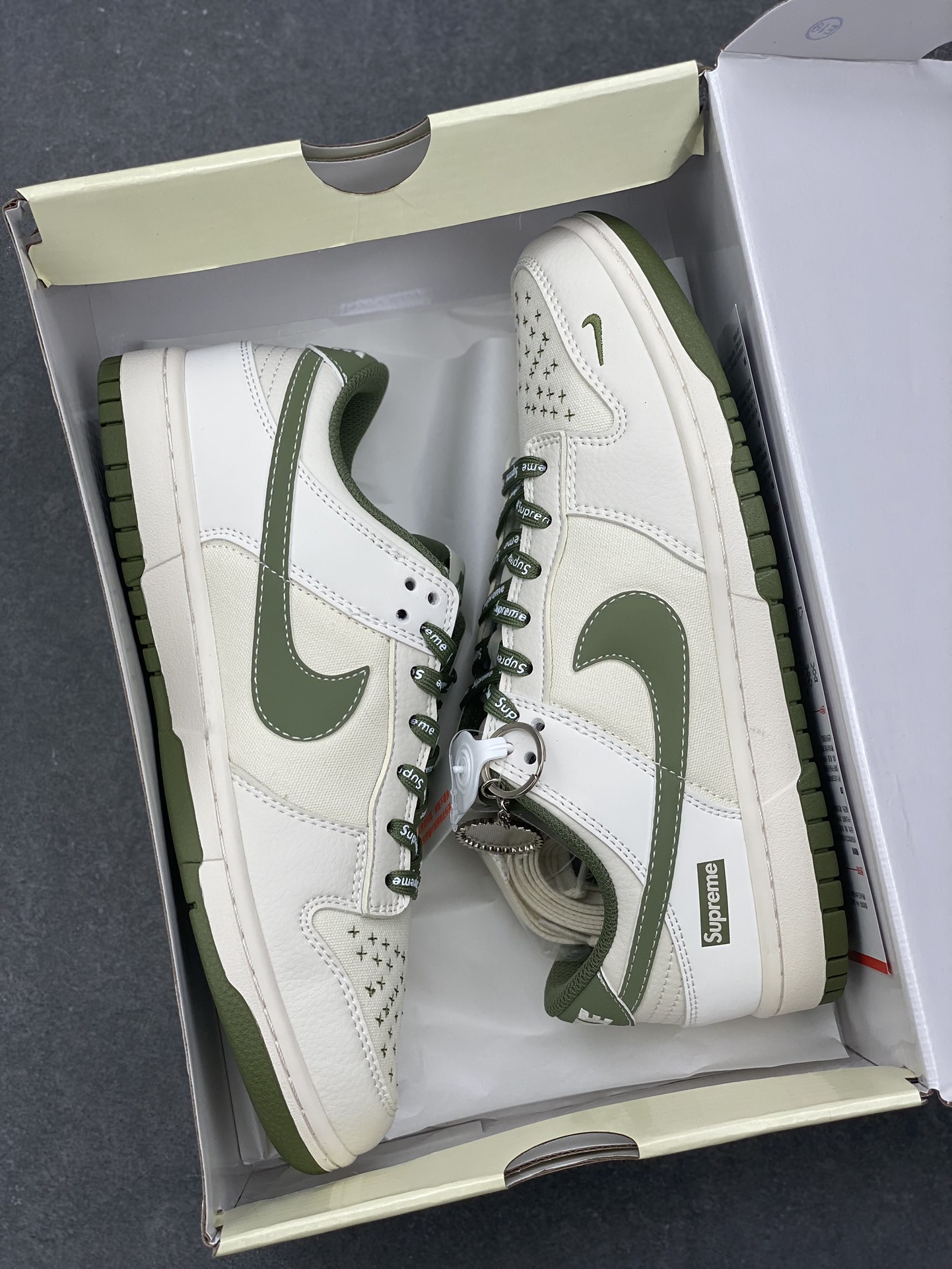 Nike SB Dunk Low Supreme Sneakers - Military Green Canvas Limited Edition 9 i1731948880 4571 8