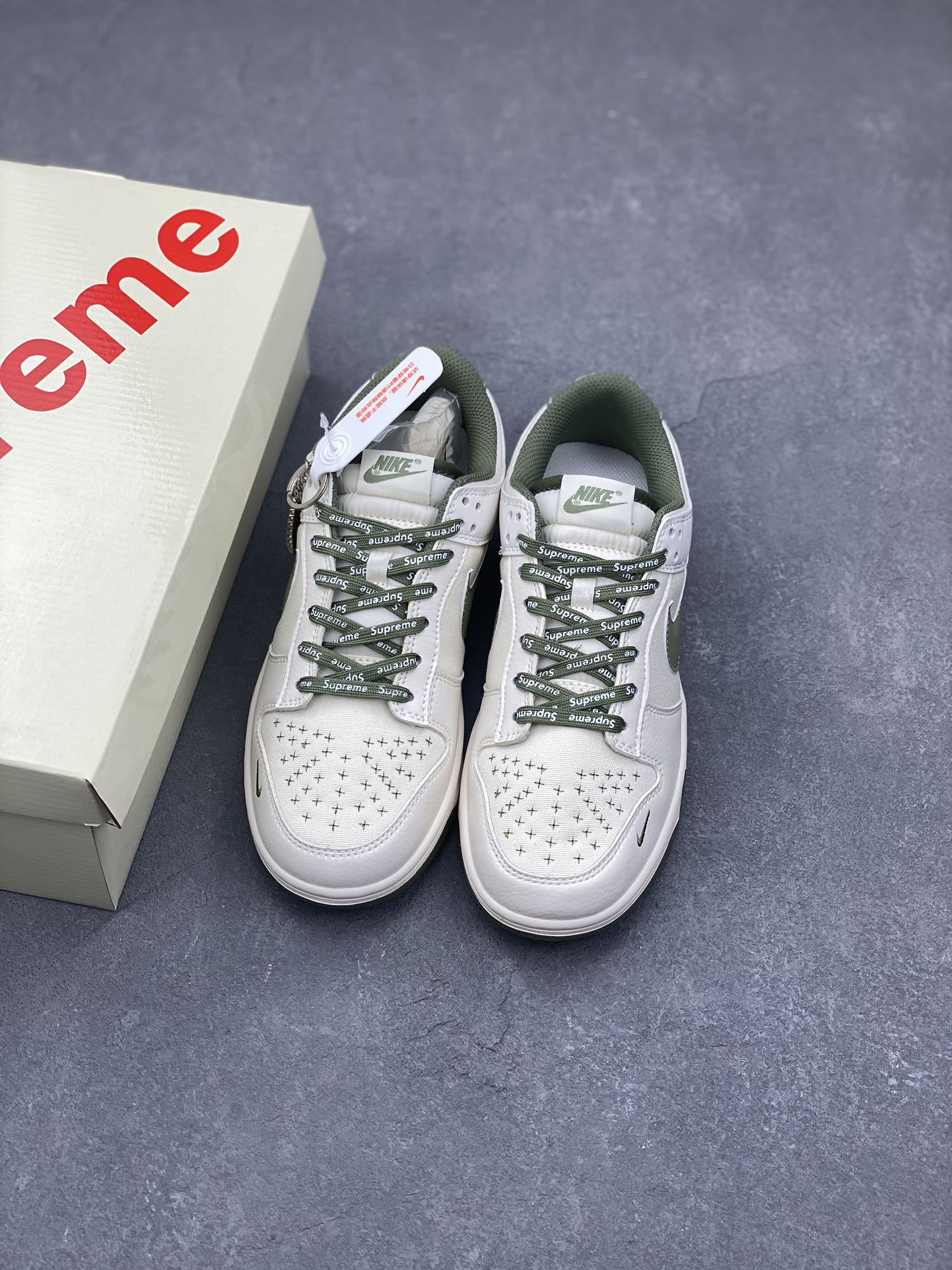 Nike SB Dunk Low Supreme Sneakers - Military Green Canvas Limited Edition 8 i1731948880 9394 6