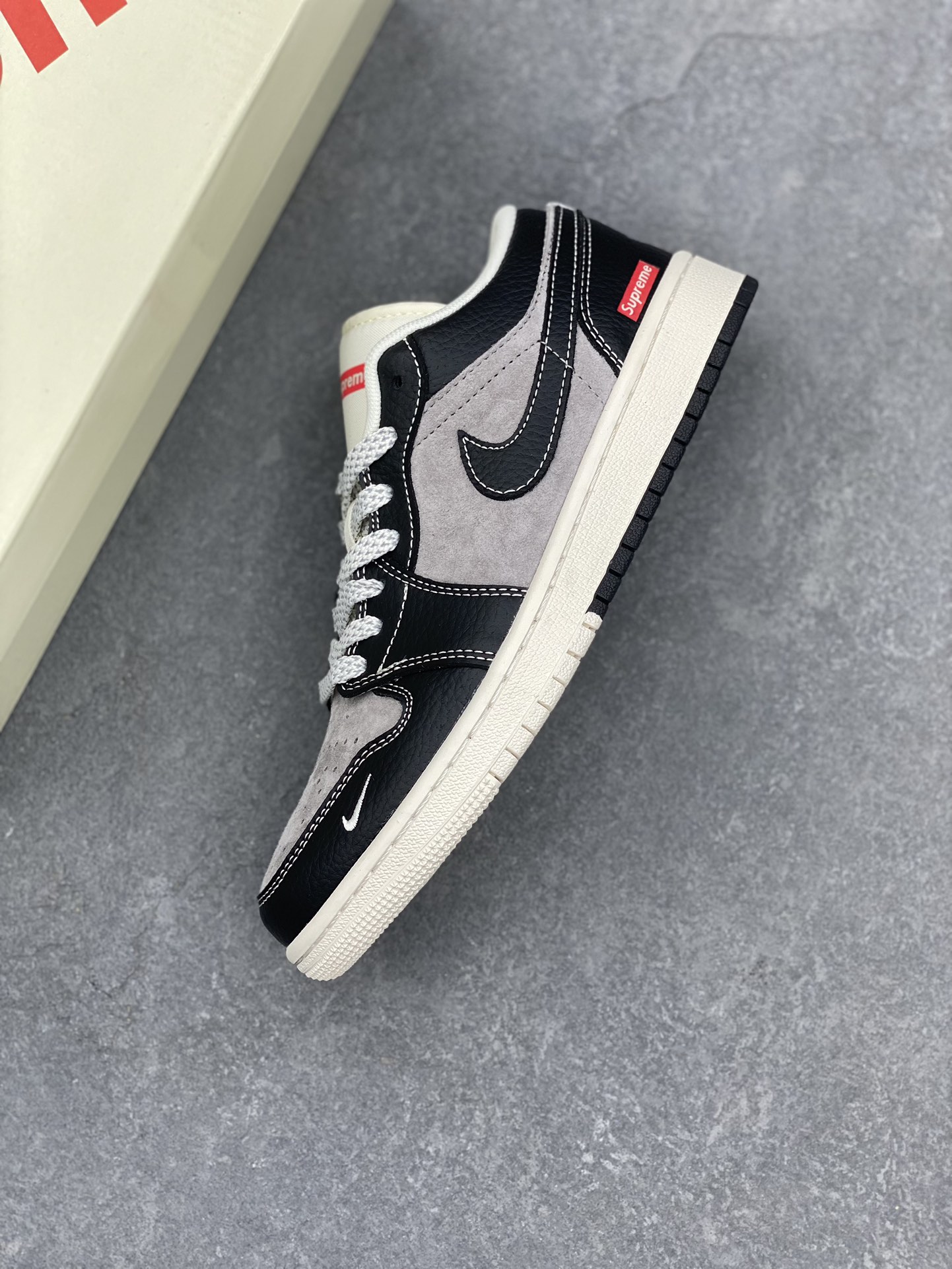 Nike Air Jordan 1 Low Supreme Collab Black Grey Basketball Shoes 8 i1731949026 450 3