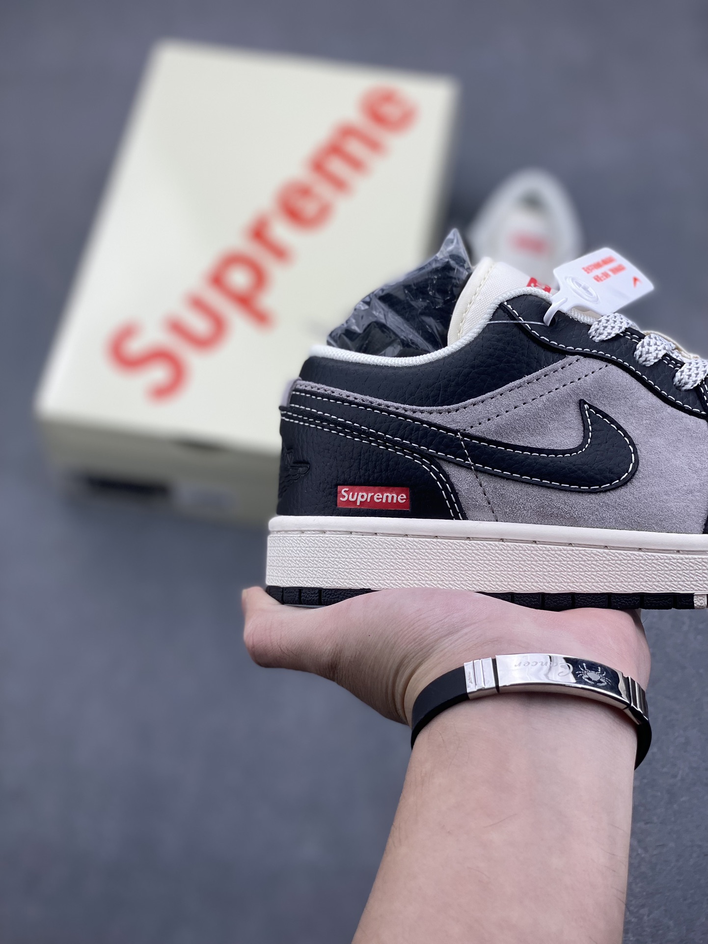 Nike Air Jordan 1 Low Supreme Collab Black Grey Basketball Shoes 6 i1731949026 5718 2