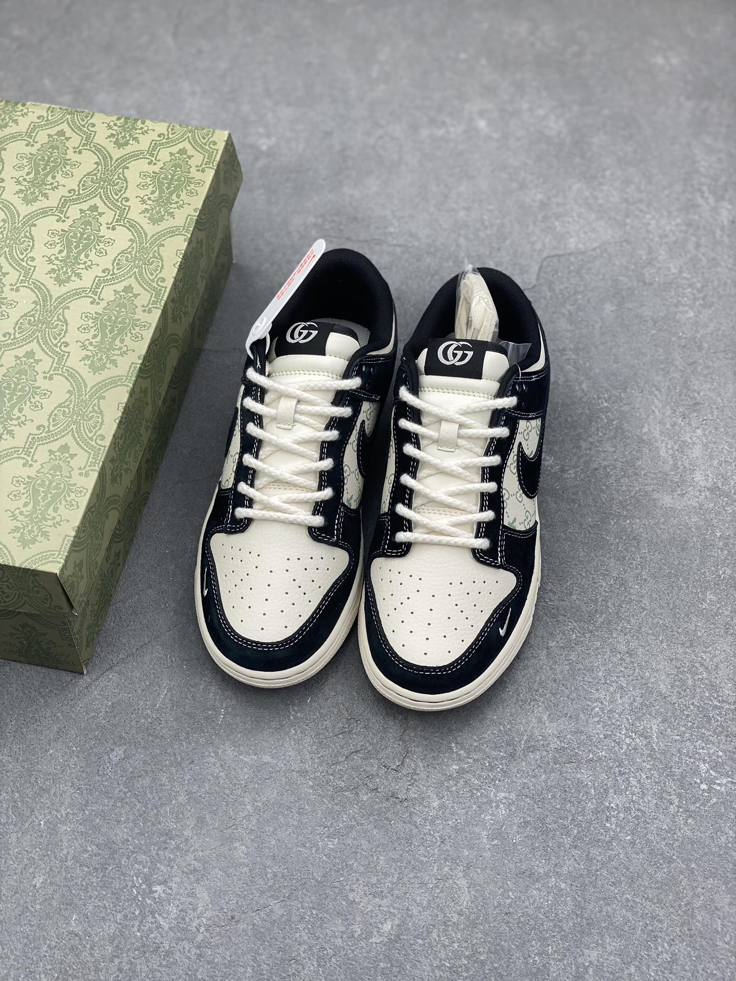 Nike SB Dunk Low Gucci Black White: Anniversary High-End Custom Sneakers 9 i1732138483 4306 8