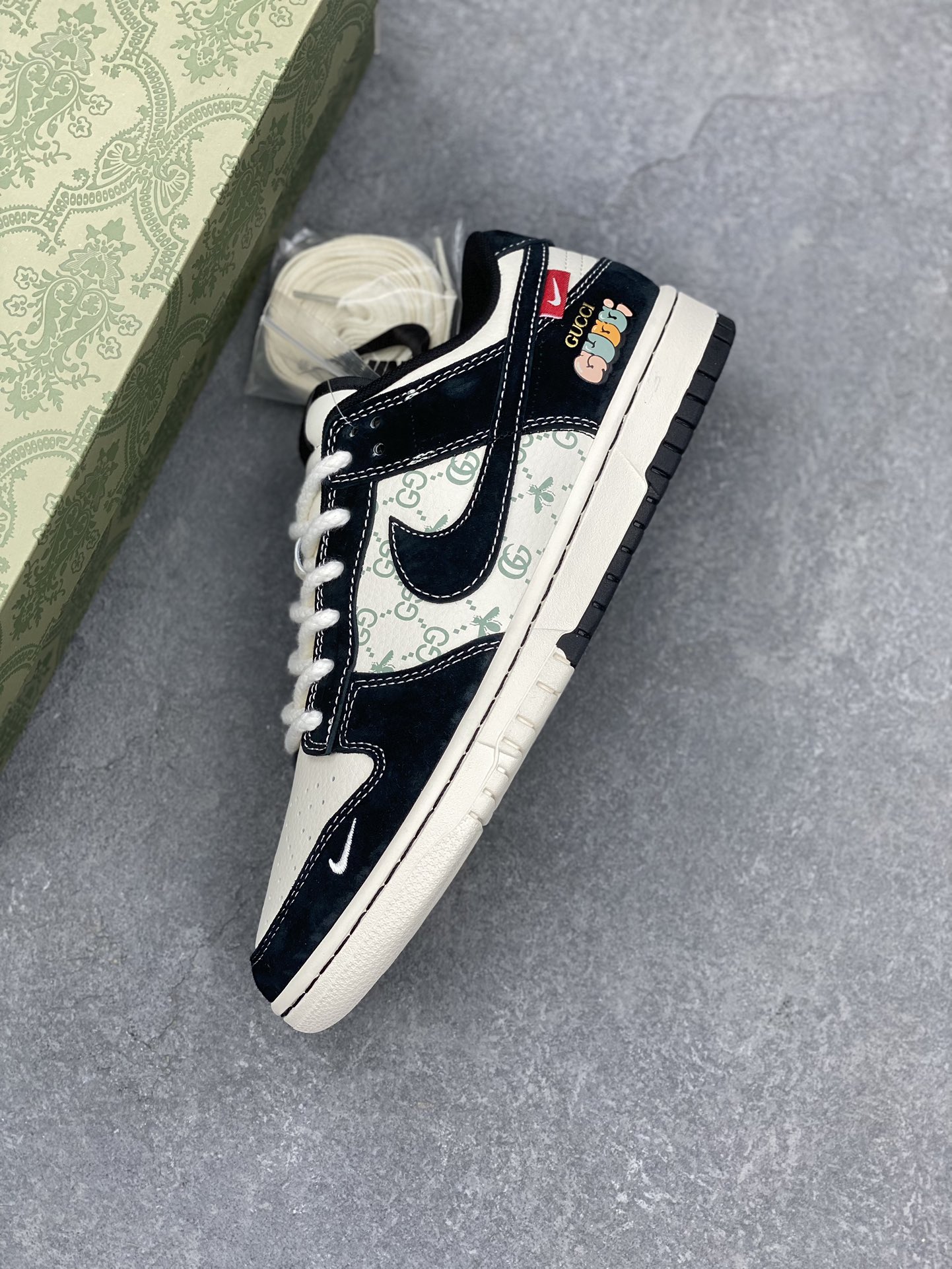 Nike SB Dunk Low Gucci Black White: Anniversary High-End Custom Sneakers 8 i1732138483 5147 3