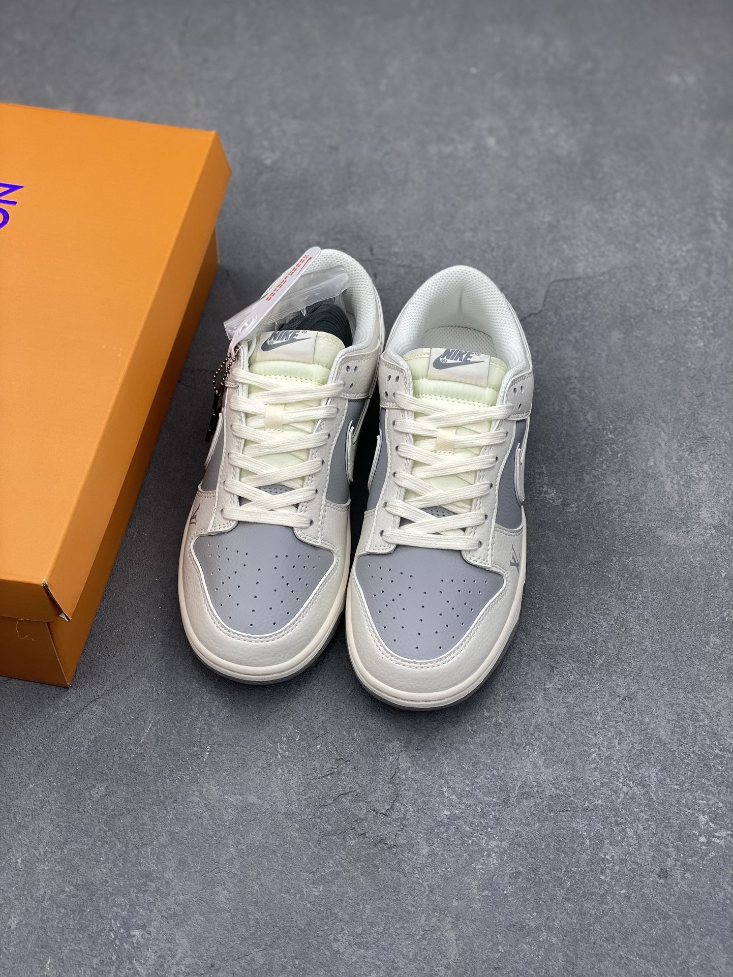 Nike SB Dunk Low Louis Vuitton Custom Sneakers - Limited Edition 9 i1732213787 3794 2