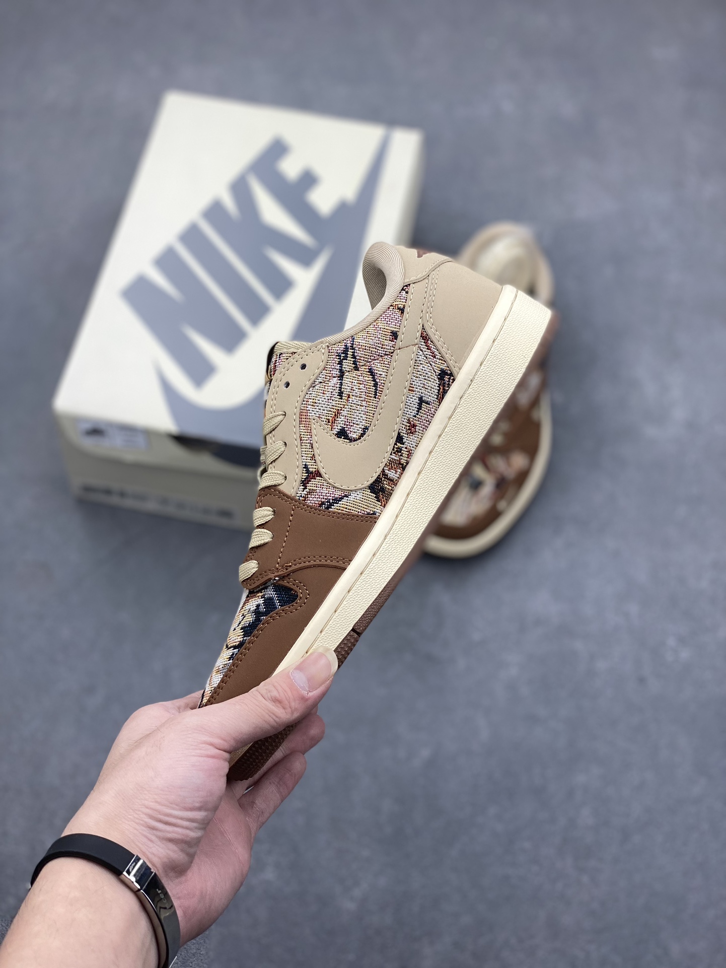 Travis Scott x Fragment Design Air Jordan 1 Low OG SP 'Mocha Brown' 4 i1732213855 3098 4