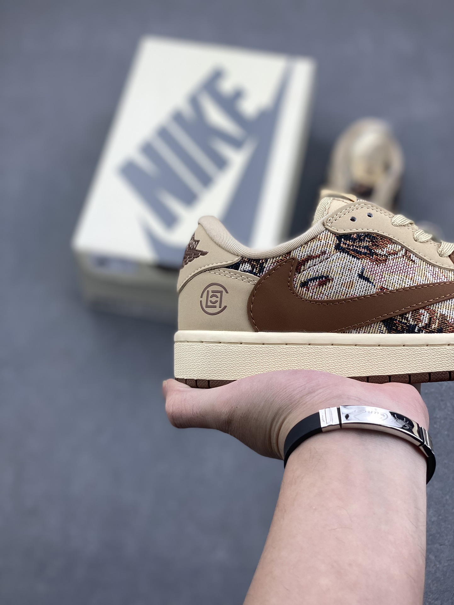 Travis Scott x Fragment Design Air Jordan 1 Low OG SP 'Mocha Brown' 6 i1732213855 4043 5
