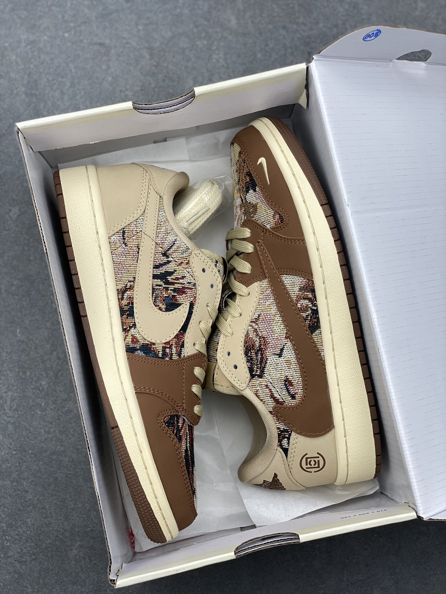 Travis Scott x Fragment Design Air Jordan 1 Low OG SP 'Mocha Brown' 10 i1732213855 7227 3