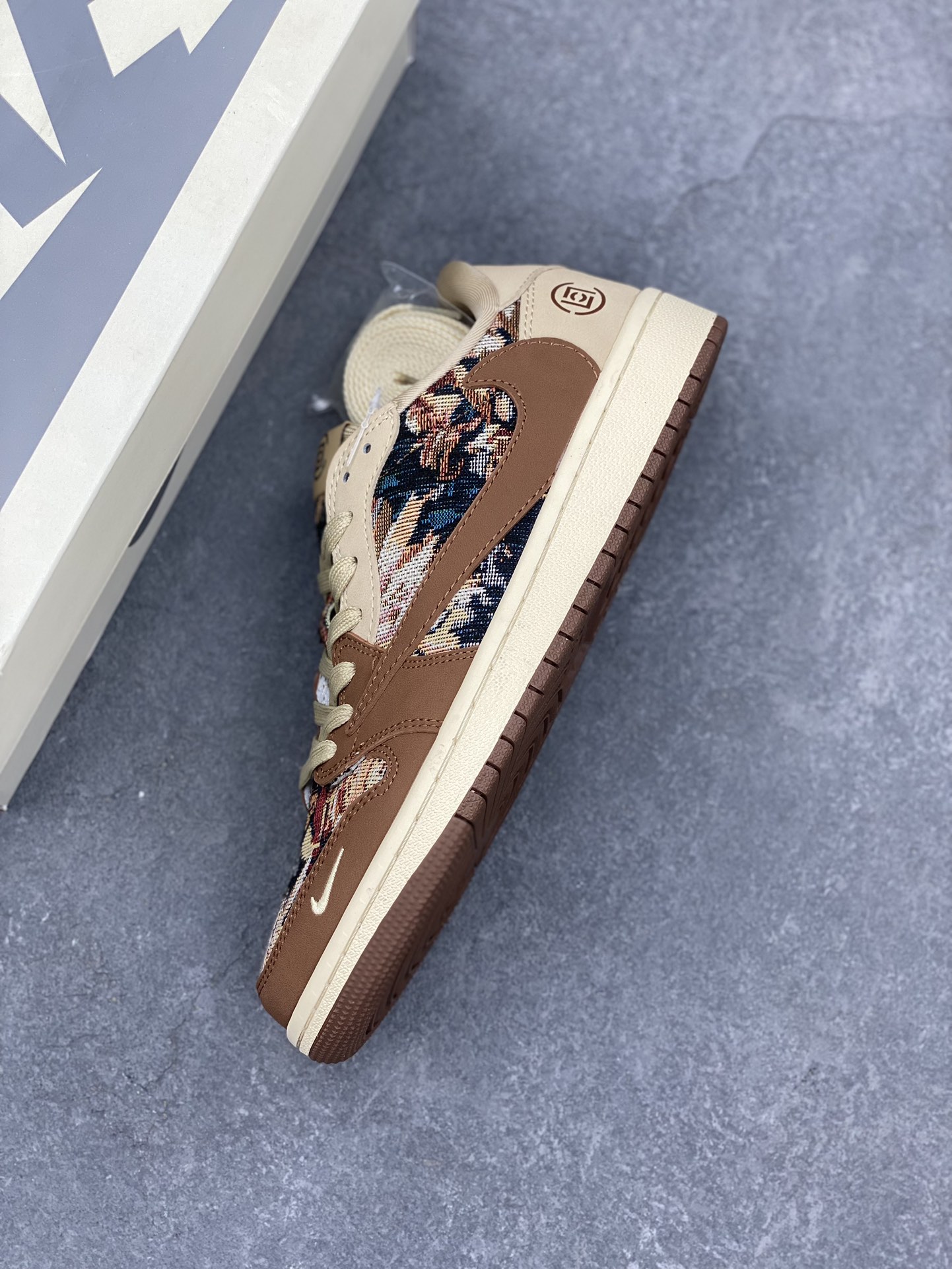 Travis Scott x Fragment Design Air Jordan 1 Low OG SP 'Mocha Brown' 8 i1732213855 8969 0