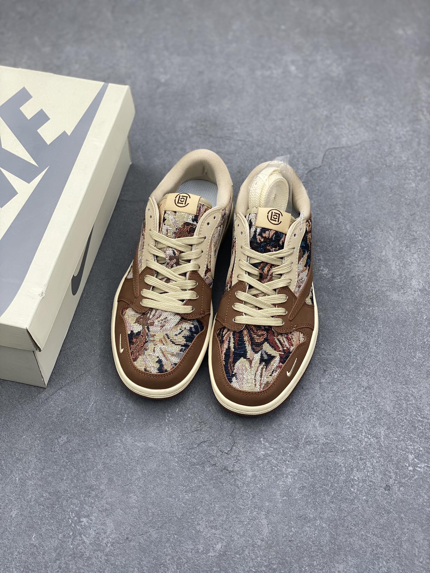 Travis Scott x Fragment Design Air Jordan 1 Low OG SP 'Mocha Brown' 9 i1732213856 2481 8