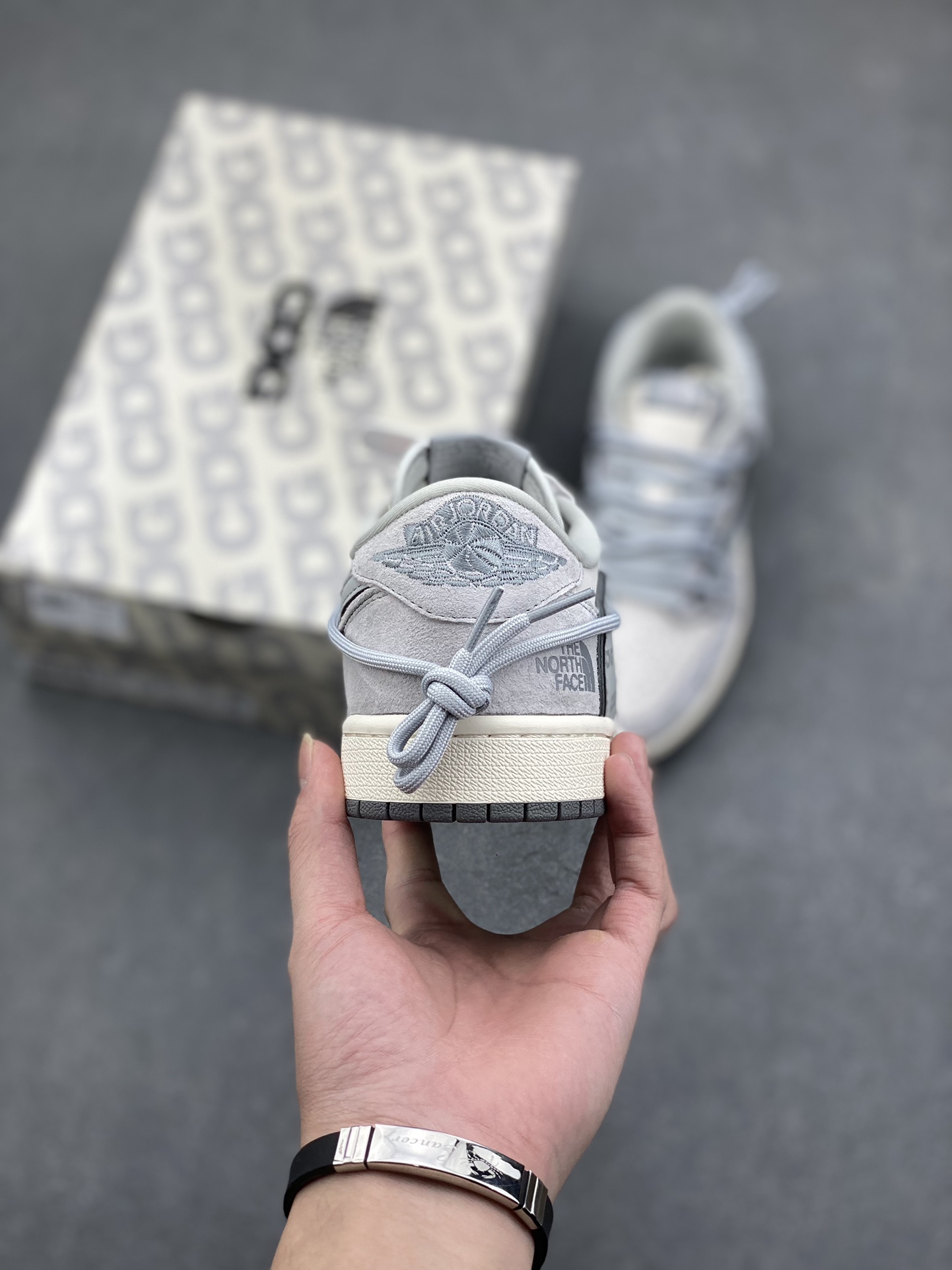 Travis Scott x Fragment Design x Air Jordan 1 Low OG Collab Sneakers 4 i1732381441 2267 4