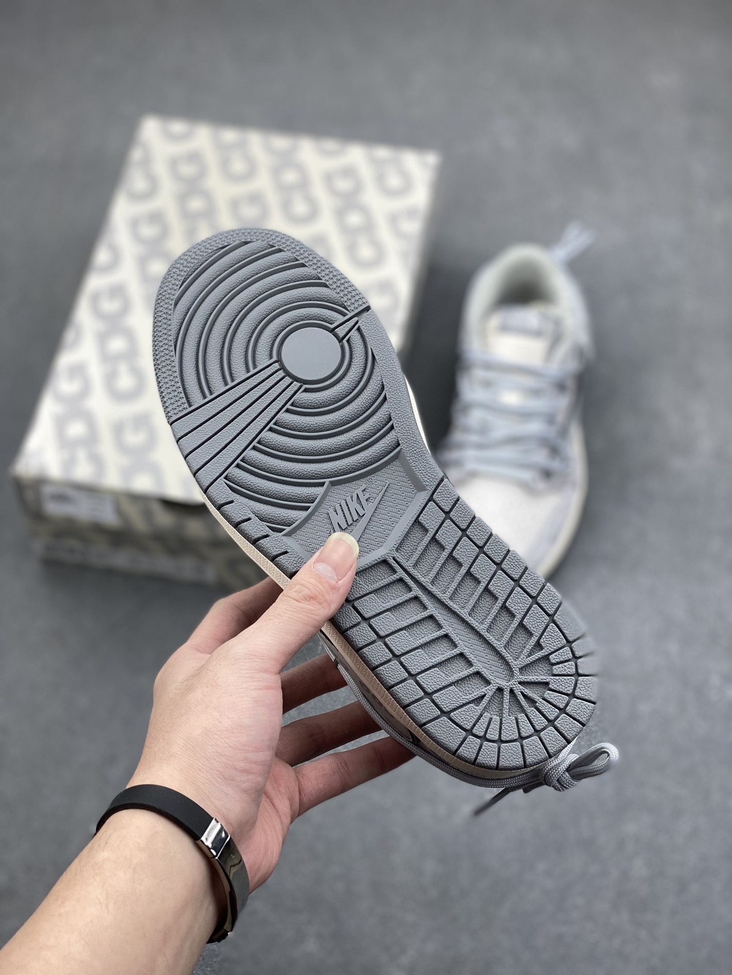 Travis Scott x Fragment Design x Air Jordan 1 Low OG Collab Sneakers 6 i1732381441 3537 6