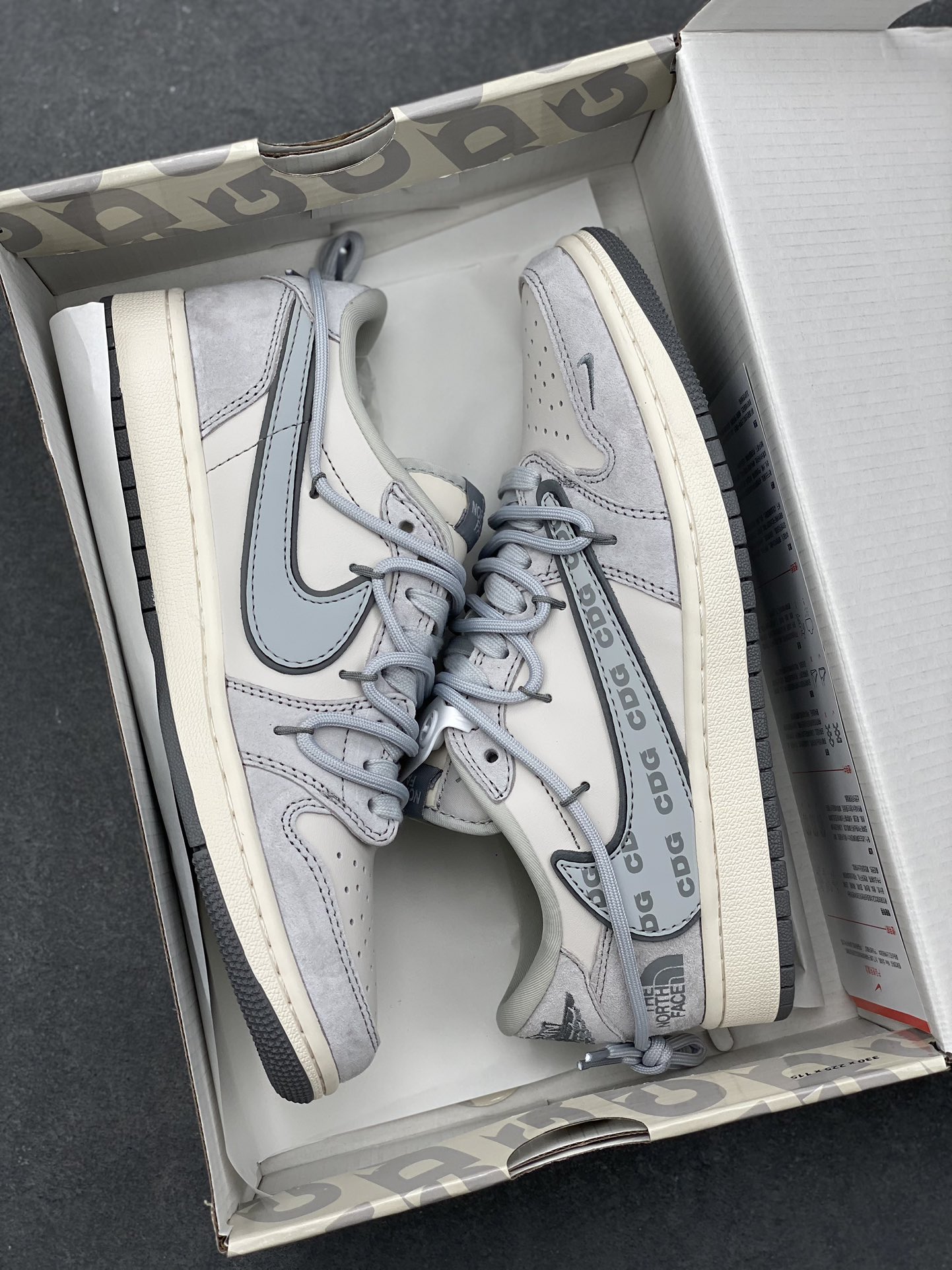 Travis Scott x Fragment Design x Air Jordan 1 Low OG Collab Sneakers 9 i1732381441 5375 2
