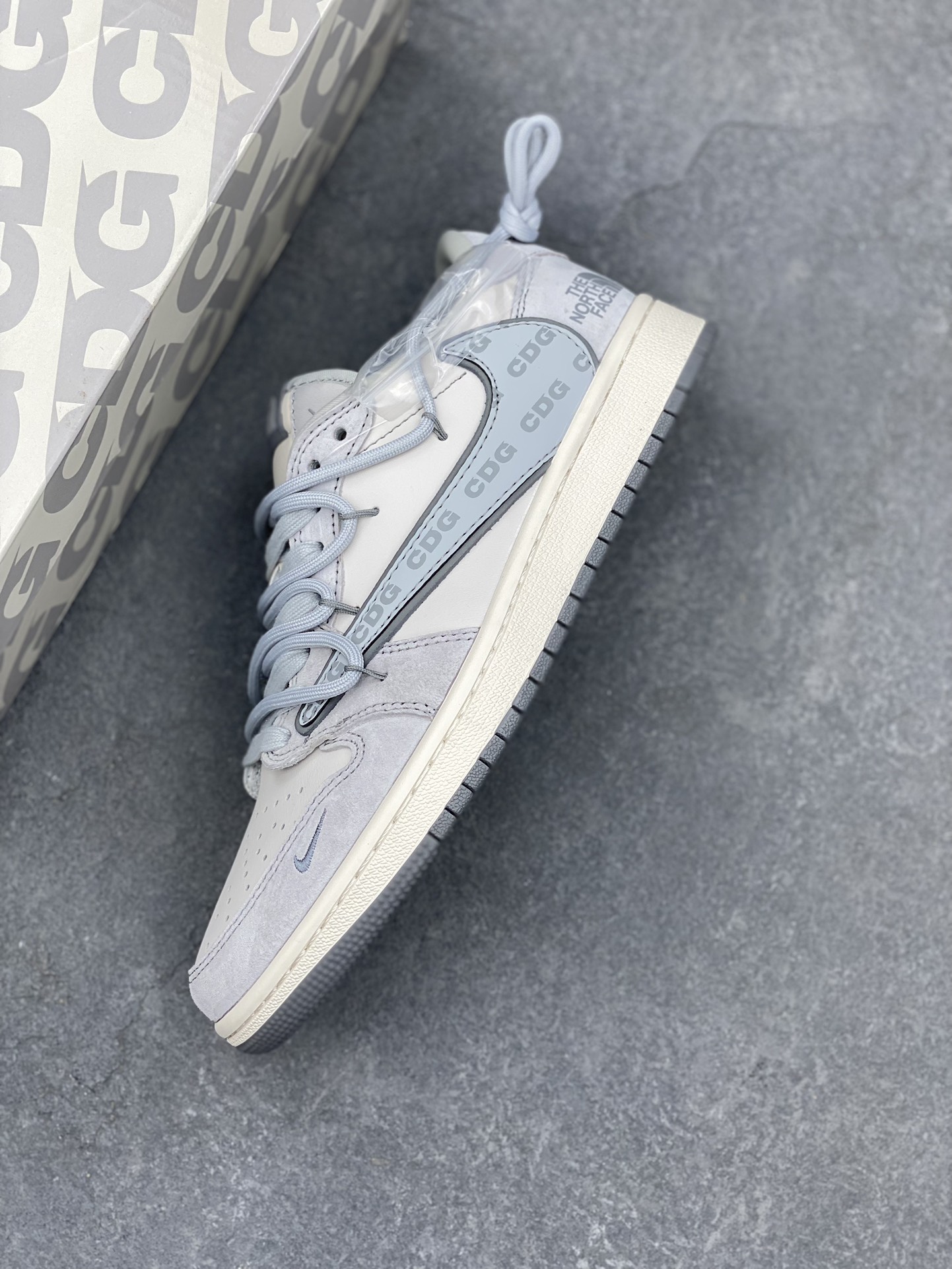 Travis Scott x Fragment Design x Air Jordan 1 Low OG Collab Sneakers 7 i1732381441 6476 0