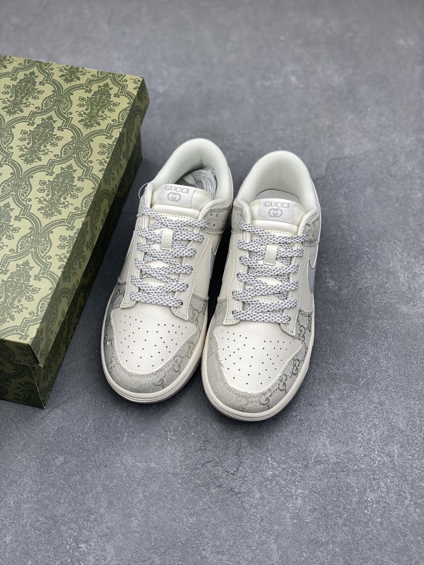 Nike SB Dunk Low Gucci 8 i1732381758 7381 3