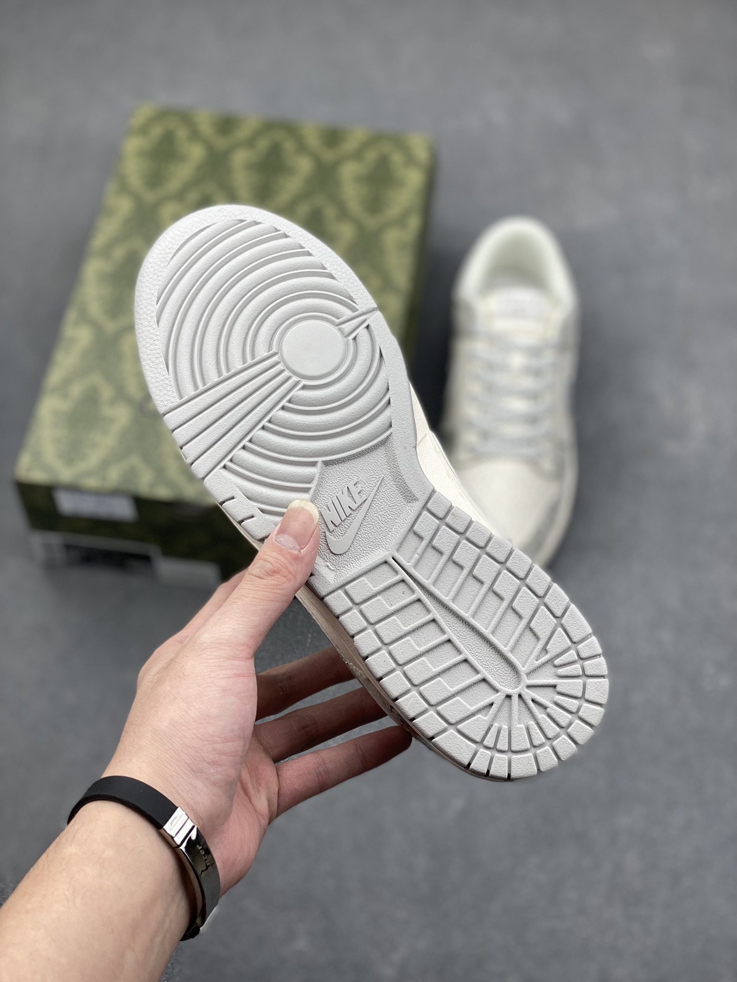 Nike SB Dunk Low Gucci 6 i1732381759 1404 7