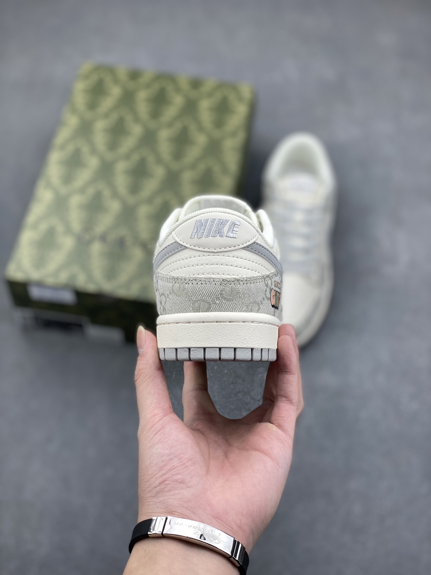 Nike SB Dunk Low Gucci 4 i1732381759 6787 8