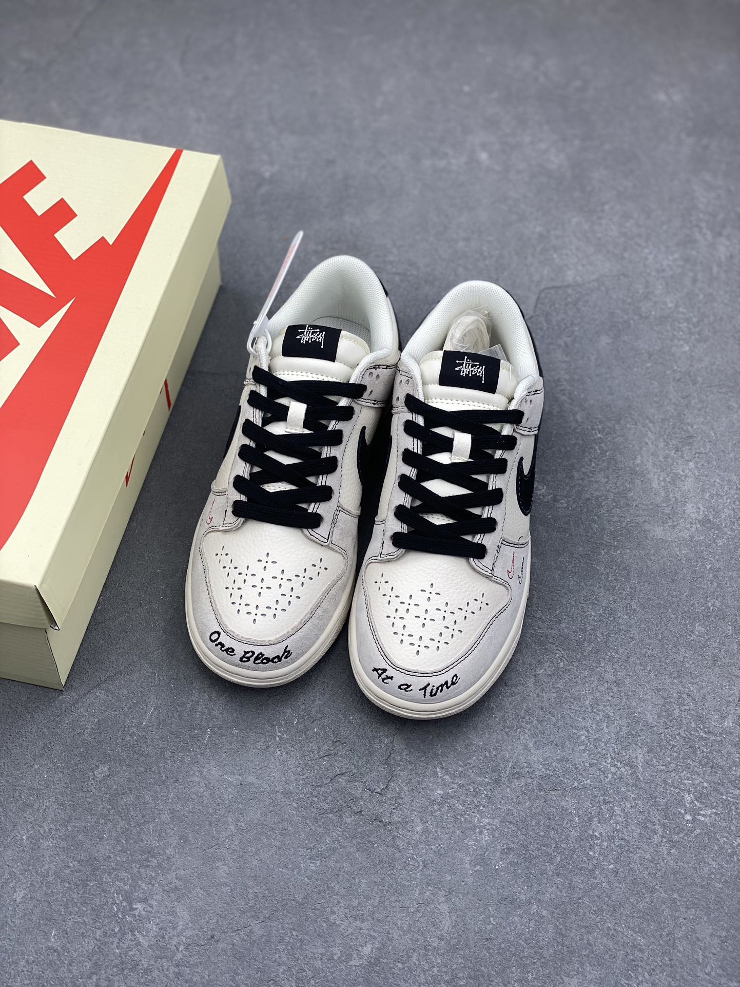 Nike SB Dunk Low Stussy Collab Anniversary Edition Custom Sneakers 9 i1732381824 2454 8