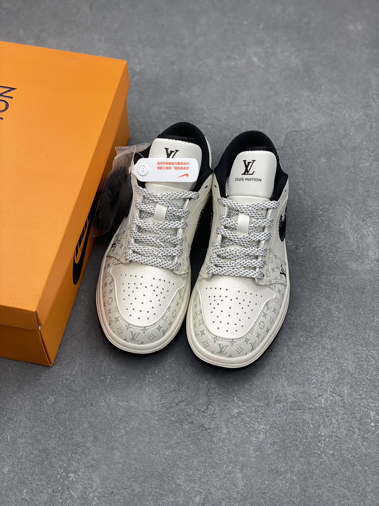 Nike Air Jordan 1 x Louis Vuitton Custom Low-Top Sneakers 8 i1732567902 1985 0