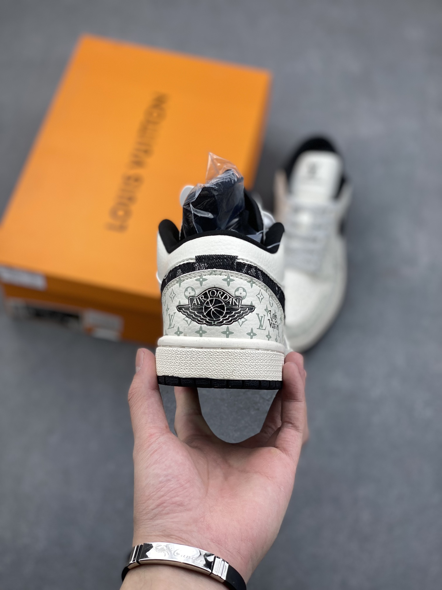 Nike Air Jordan 1 x Louis Vuitton Custom Low-Top Sneakers 4 i1732567903 5759 8