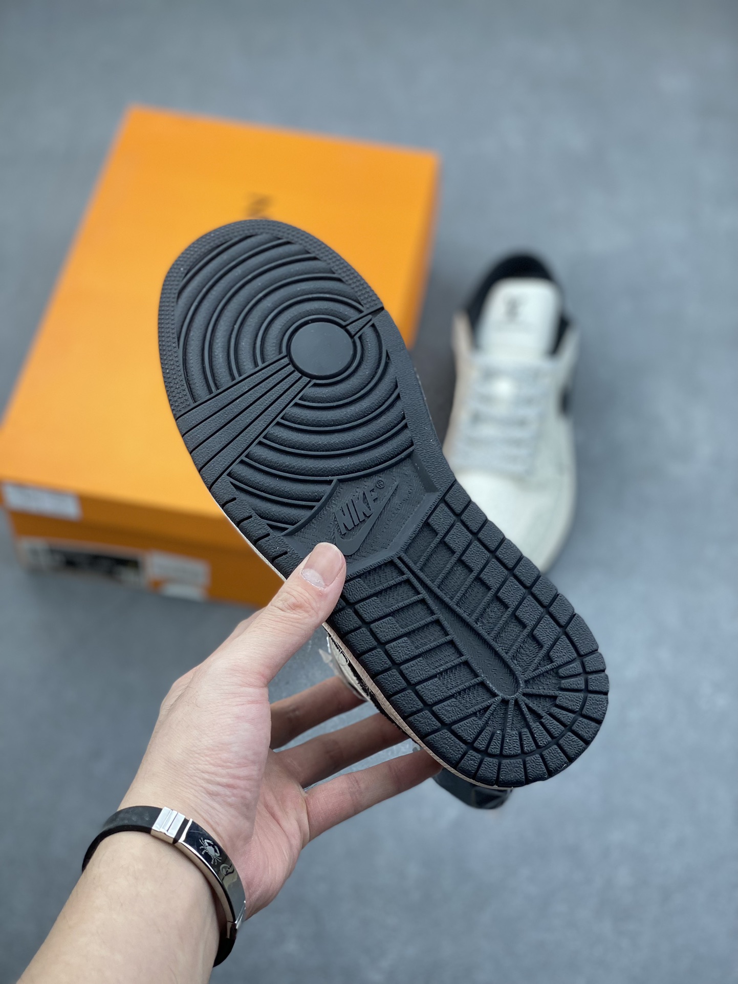 Nike Air Jordan 1 x Louis Vuitton Custom Low-Top Sneakers 6 i1732567903 9928 2