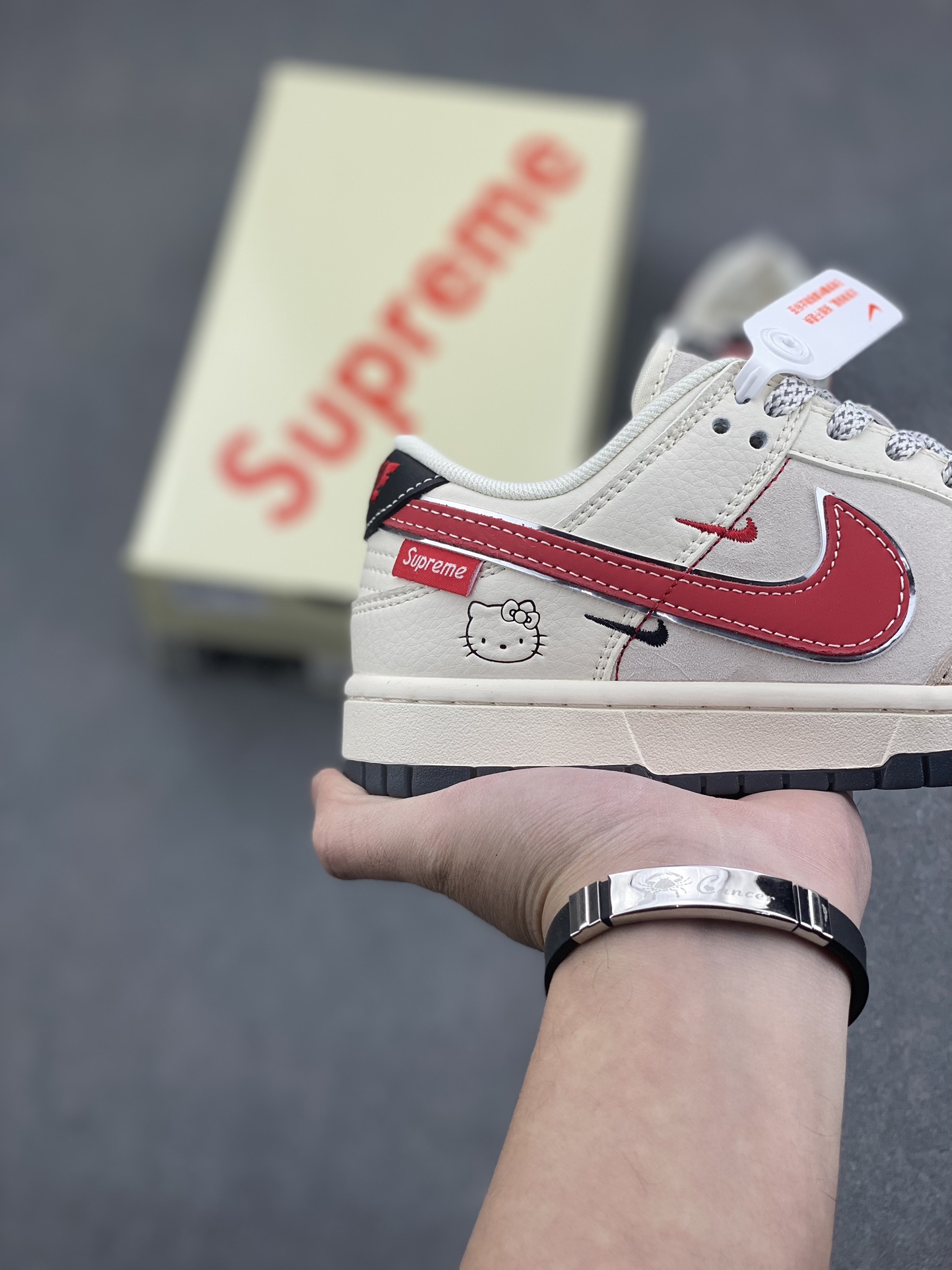 Nike SB Dunk Low Supreme Kitty Sneakers - Anniversary Edition Custom Design 5 i1732916523 507 0