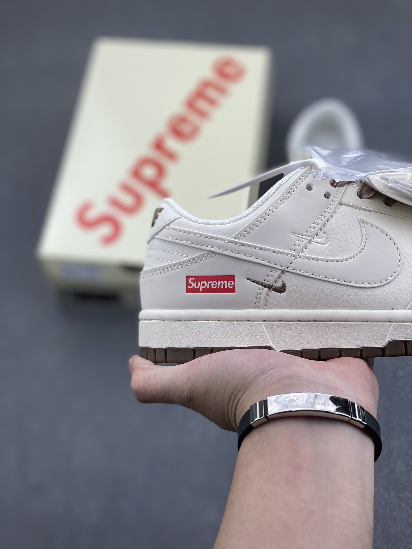 Nike SB Dunk Low Supreme White Brown: Anniversary Custom Low-Top Sneakers 6 i1733430069 6831 6