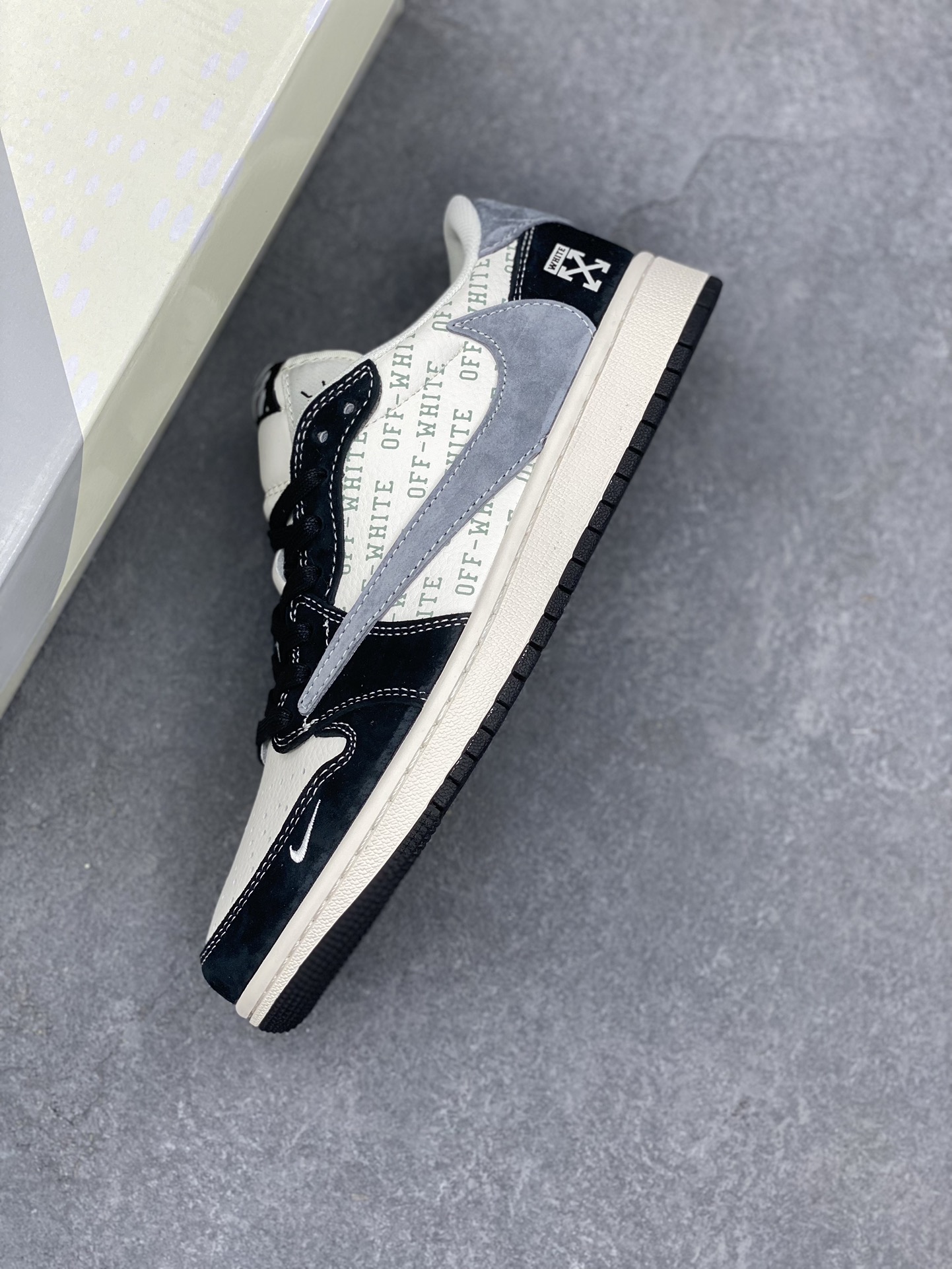 Travis Scott x Nike Air Jordan 1 Low Off-White Reverse Black Grey 8 i1733612405 1180 5