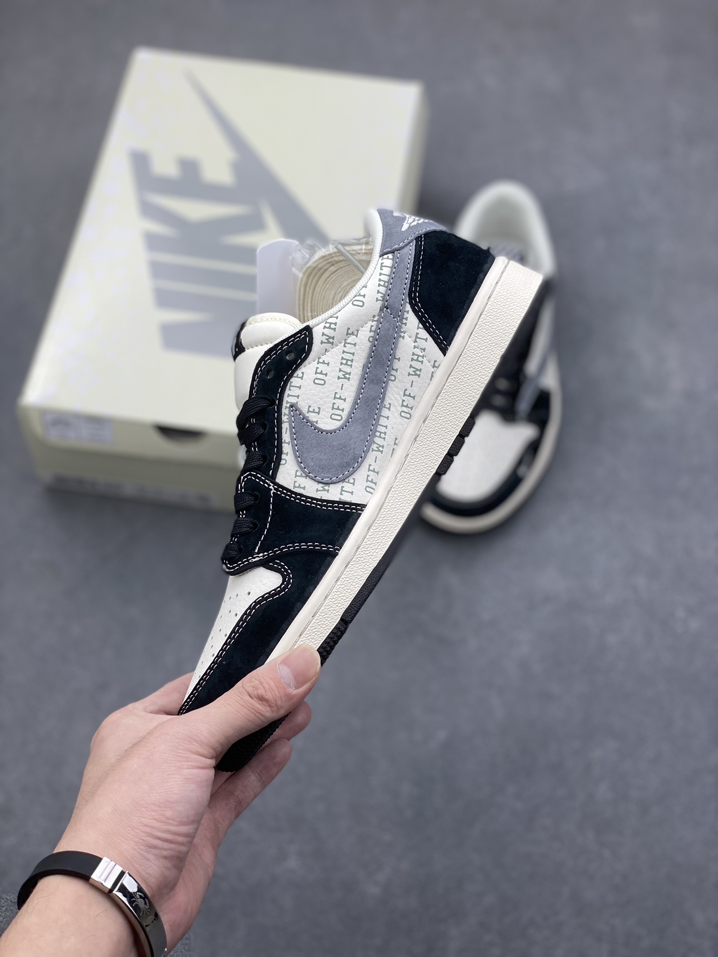Travis Scott x Nike Air Jordan 1 Low Off-White Reverse Black Grey 4 i1733612405 1484 3
